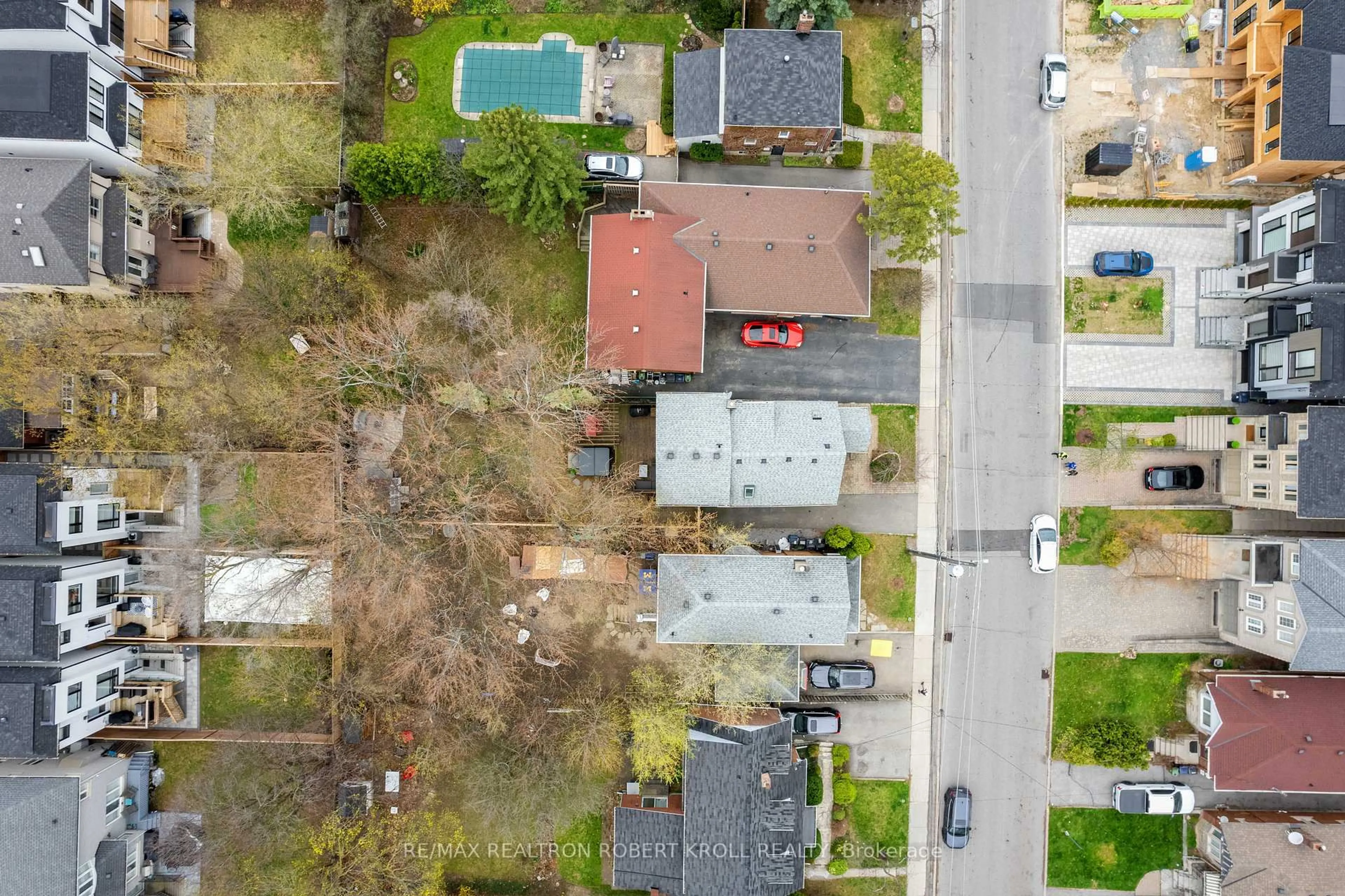 A pic from outside/outdoor area/front of a property/back of a property/a pic from drone, street for 37 Johnston Ave, Toronto Ontario M2N 1G9
