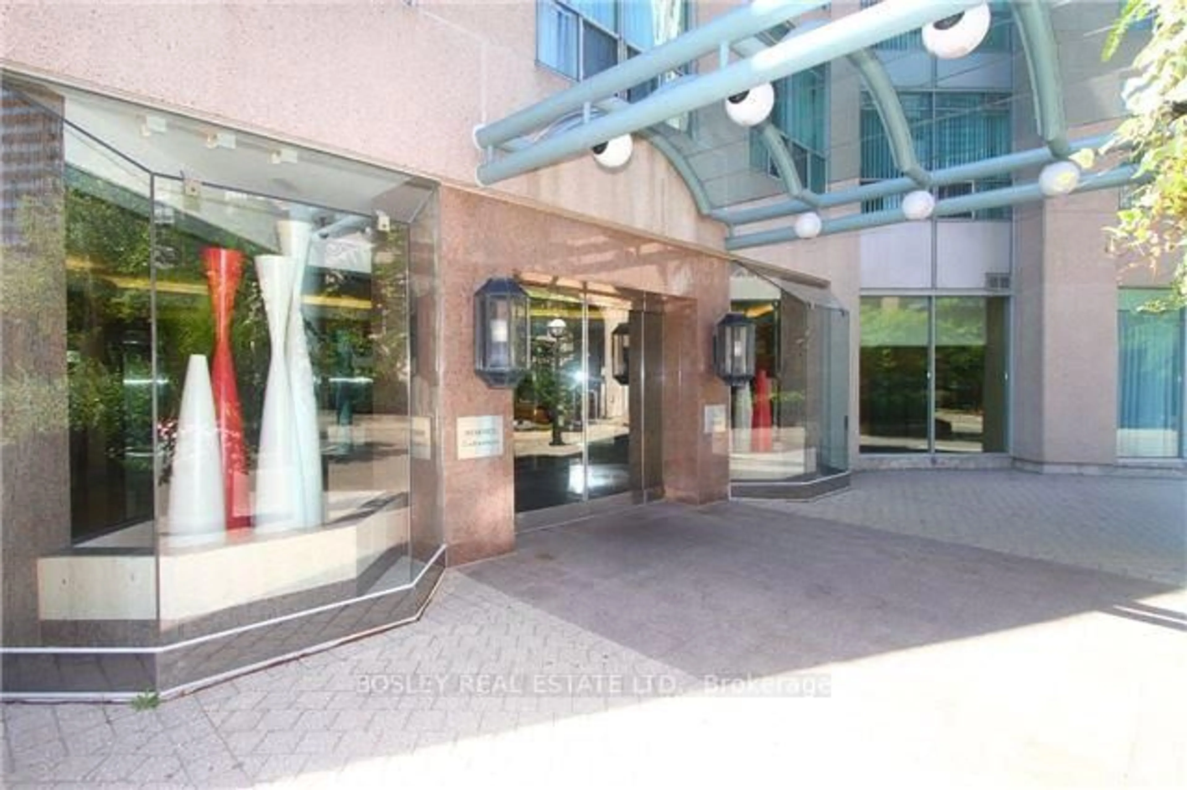 Indoor foyer for 942 Yonge St #312, Toronto Ontario M4W 3S8