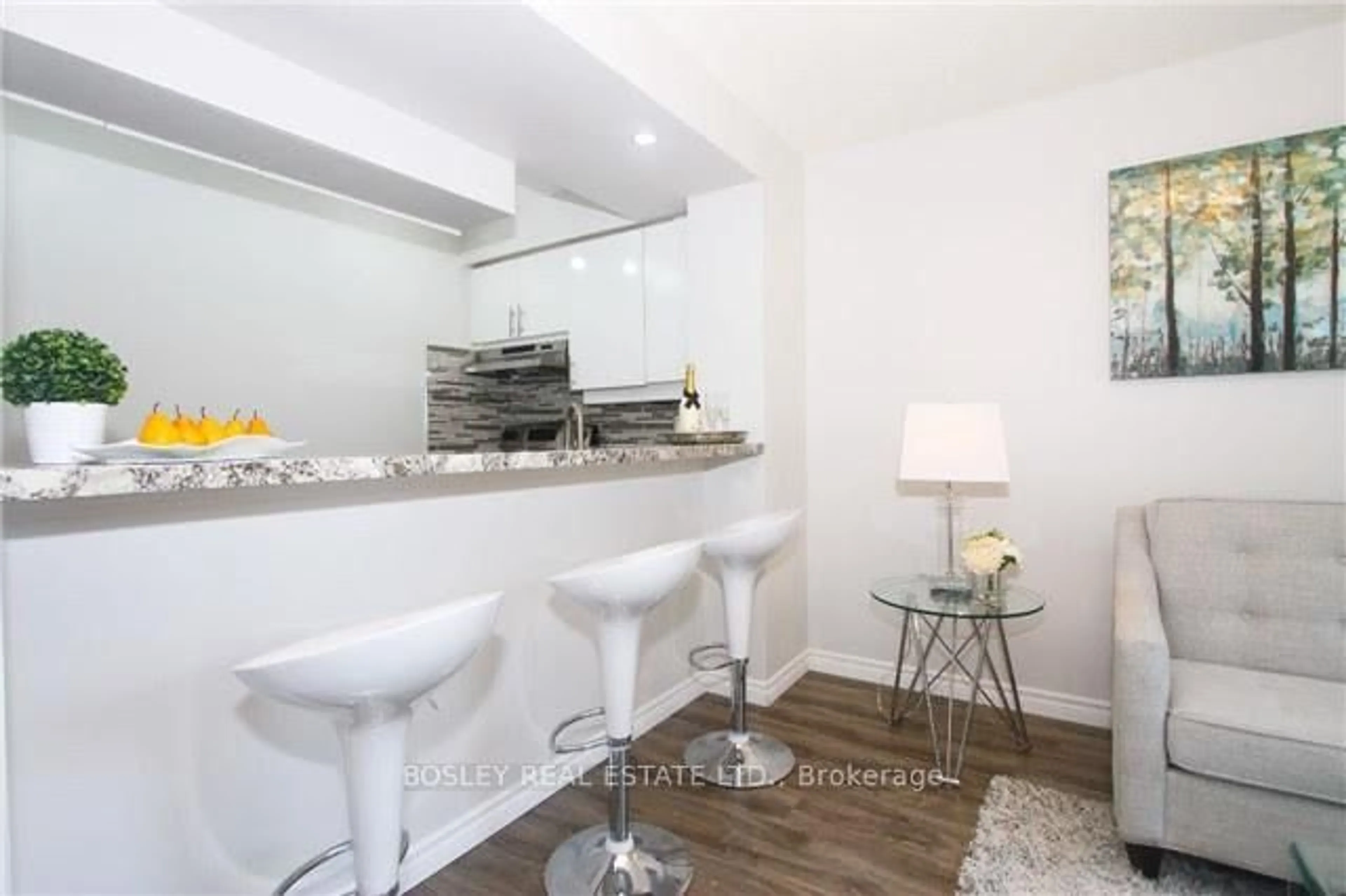 Unknown for 942 Yonge St #312, Toronto Ontario M4W 3S8