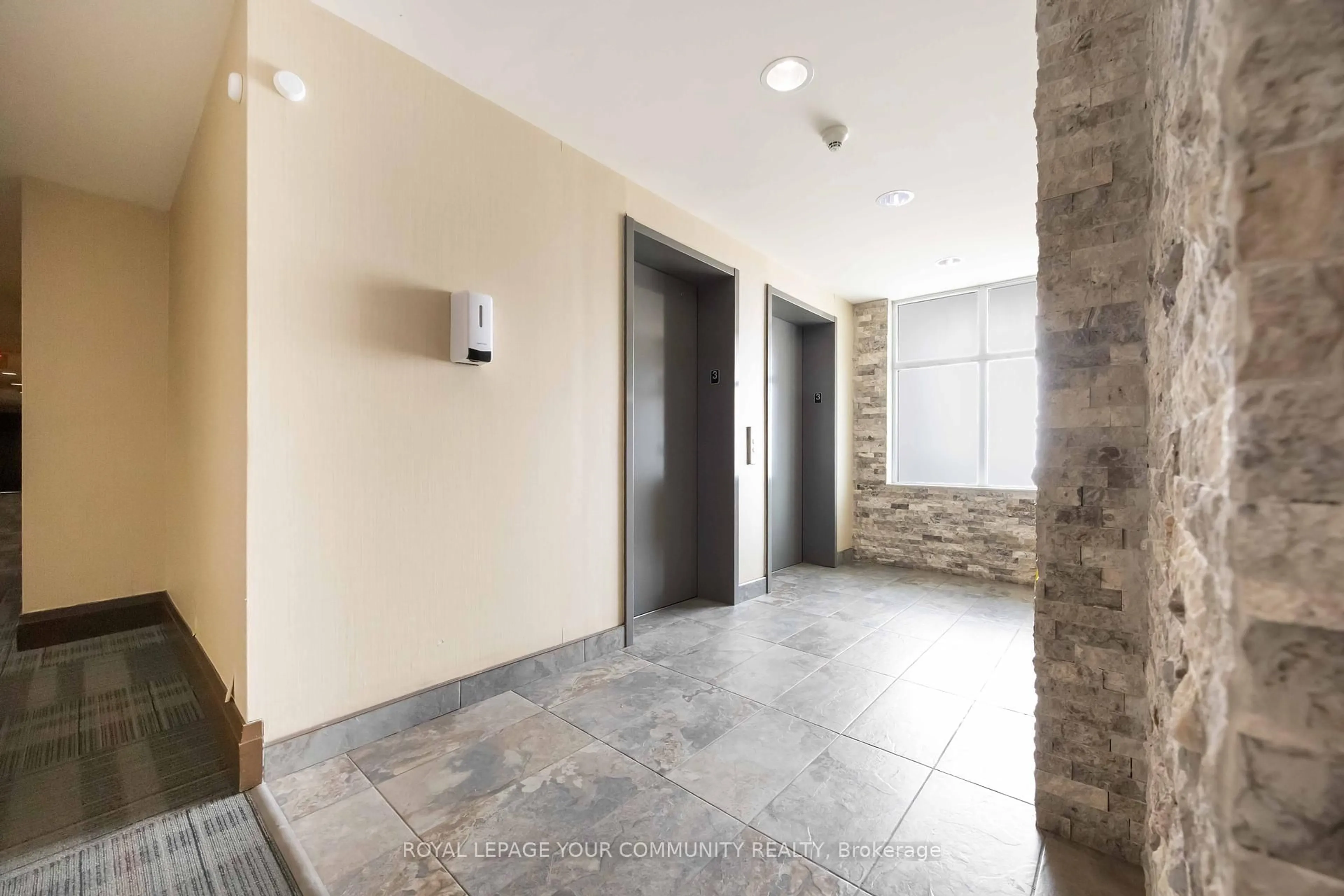 Indoor foyer for 222 Finch Ave #315, Toronto Ontario M2R 1M6