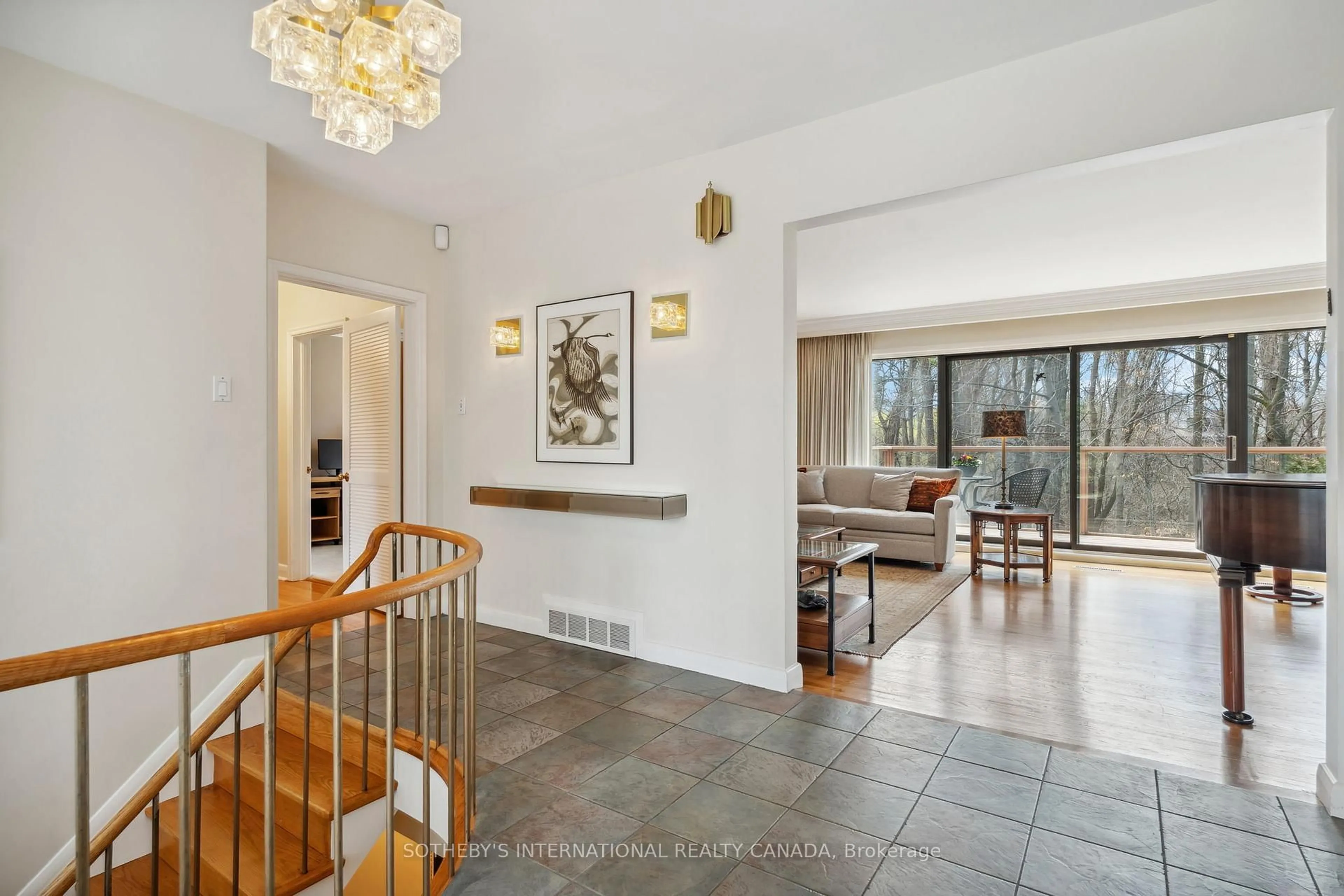 Indoor foyer for 63 Forest Grove Dr, Toronto Ontario M2K 1Z4