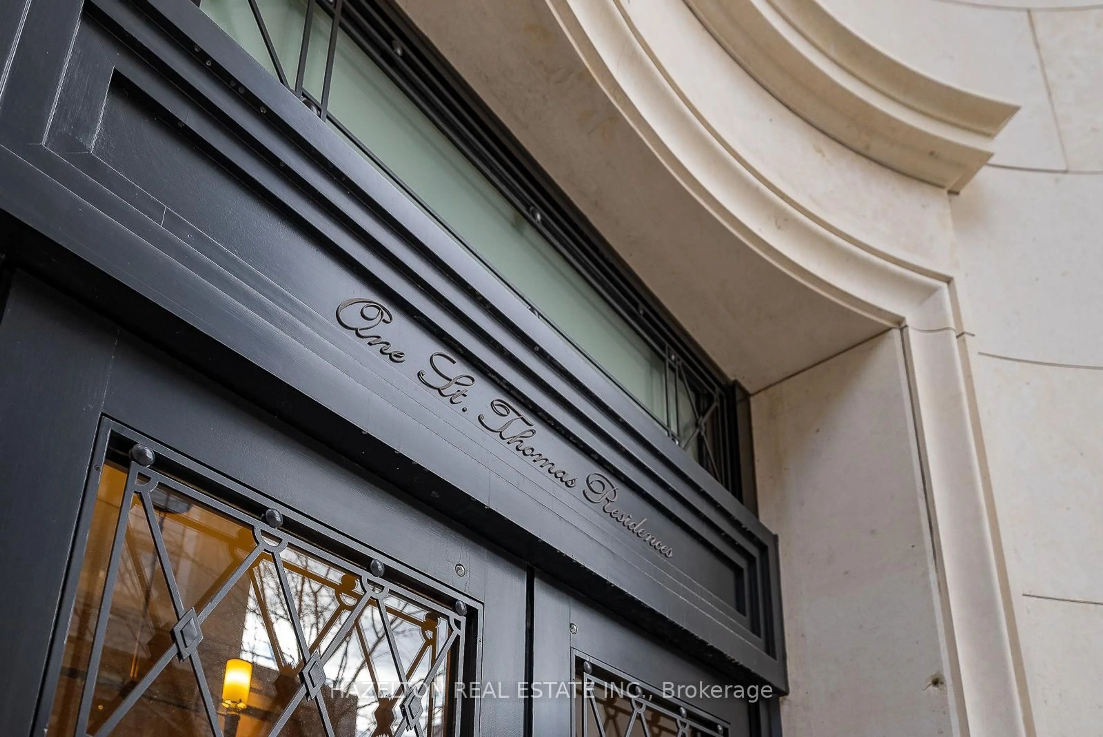 Indoor foyer for 1 St Thomas St #7D, Toronto Ontario M5S 3M5