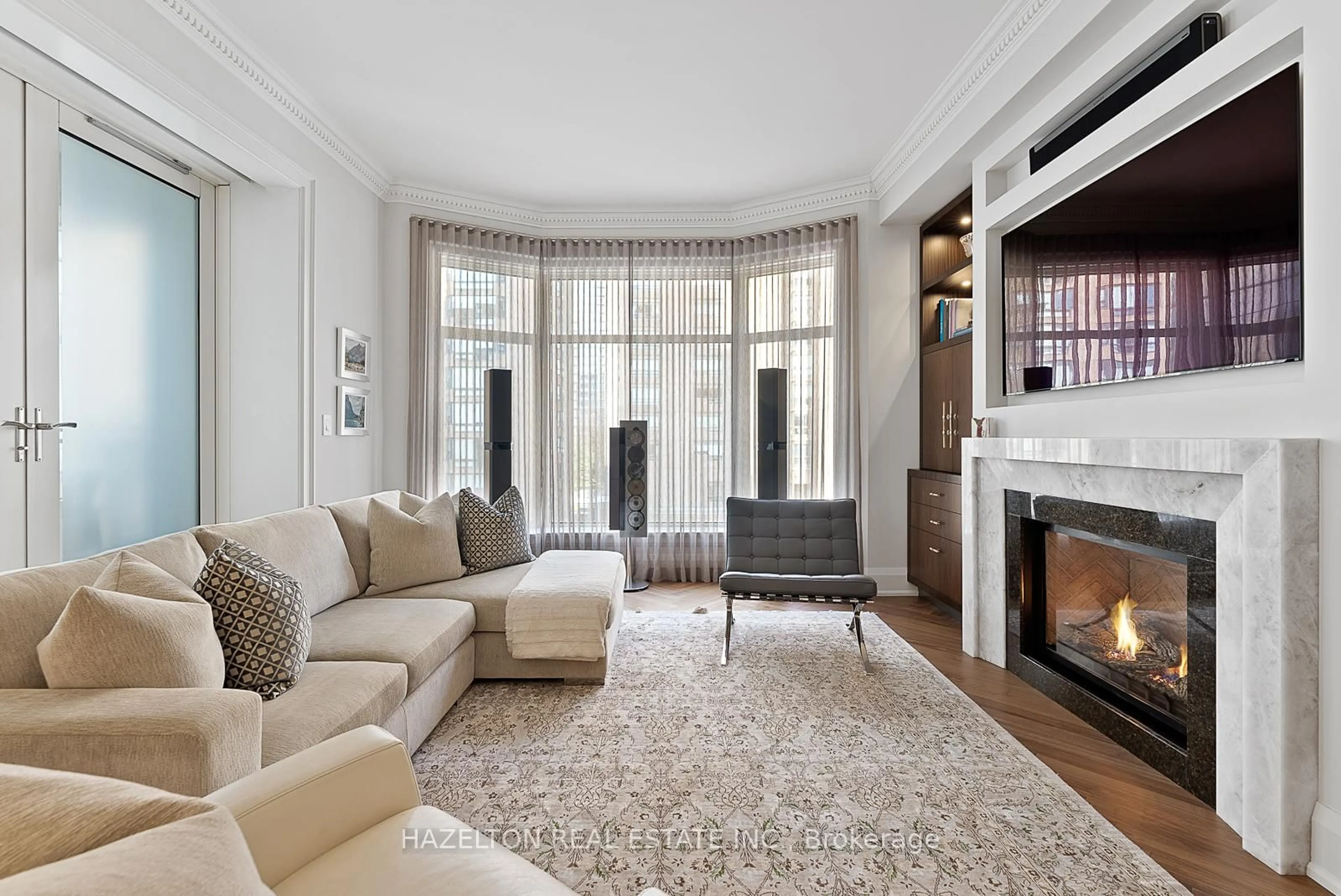 Living room with furniture, carpet floor for 1 St Thomas St #7D, Toronto Ontario M5S 3M5