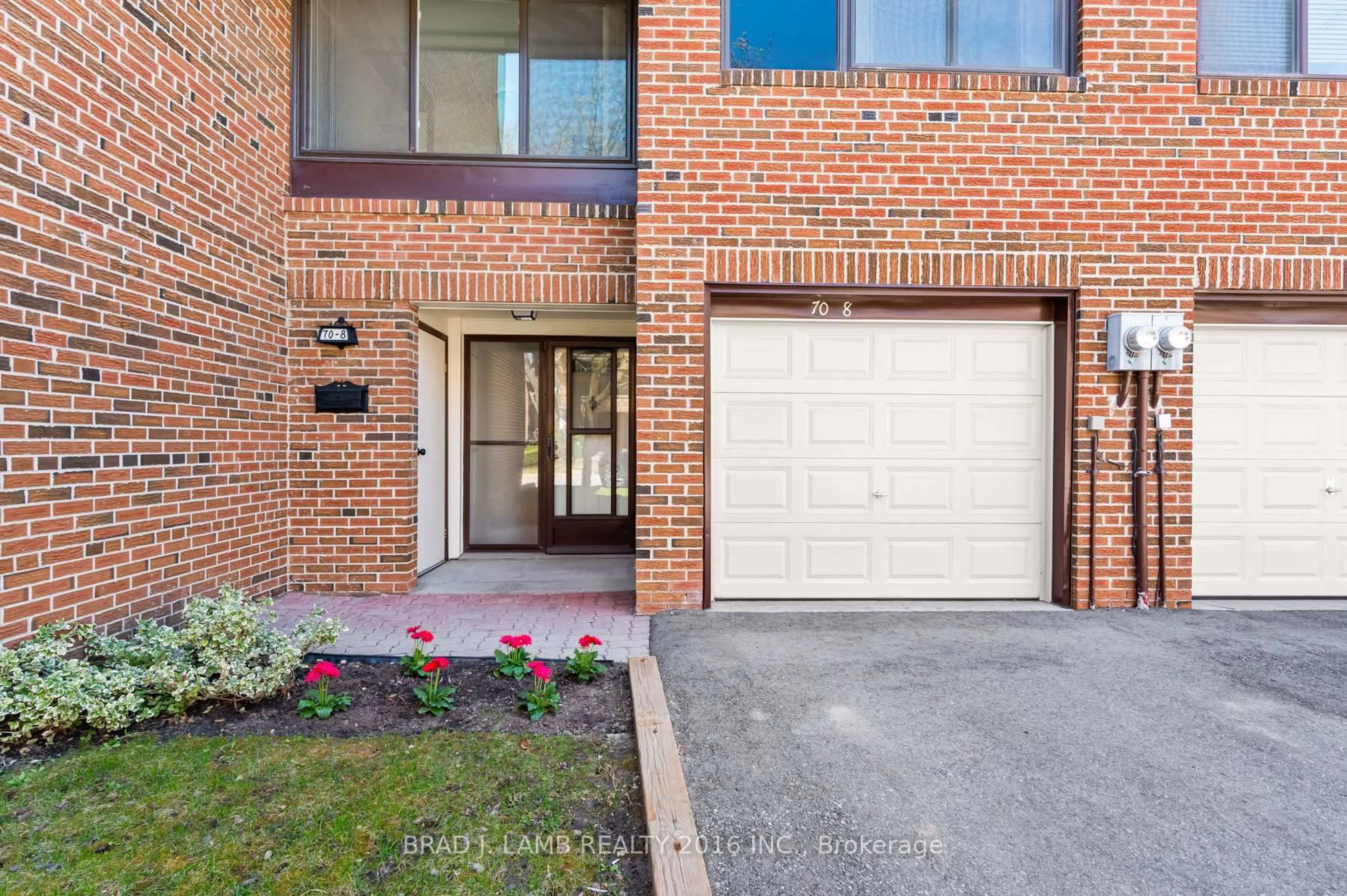 Home with brick exterior material, street for 70 Castlebury Cres #8, Toronto Ontario M2H 1W8