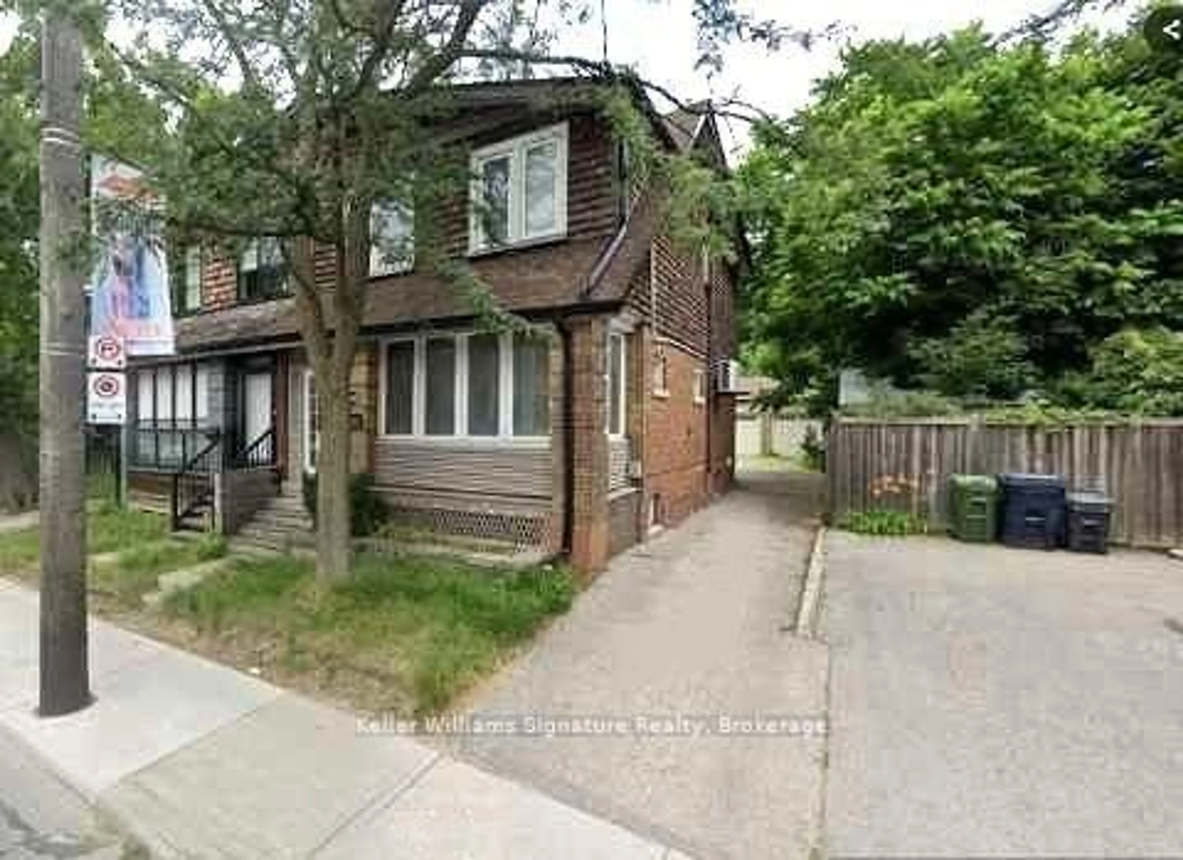 Home with brick exterior material, street for 369 Mount Pleasant Rd, Toronto Ontario M4T 2C9