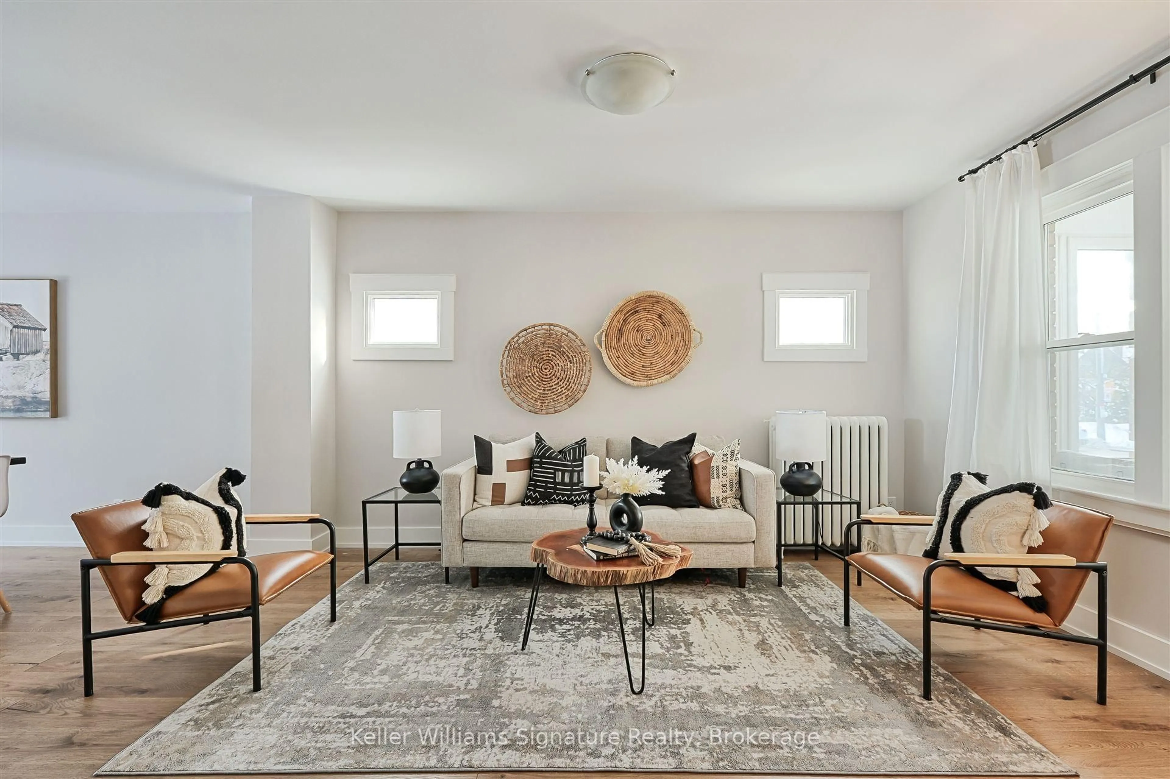 Living room with furniture, unknown for 369 Mount Pleasant Rd, Toronto Ontario M4T 2C9