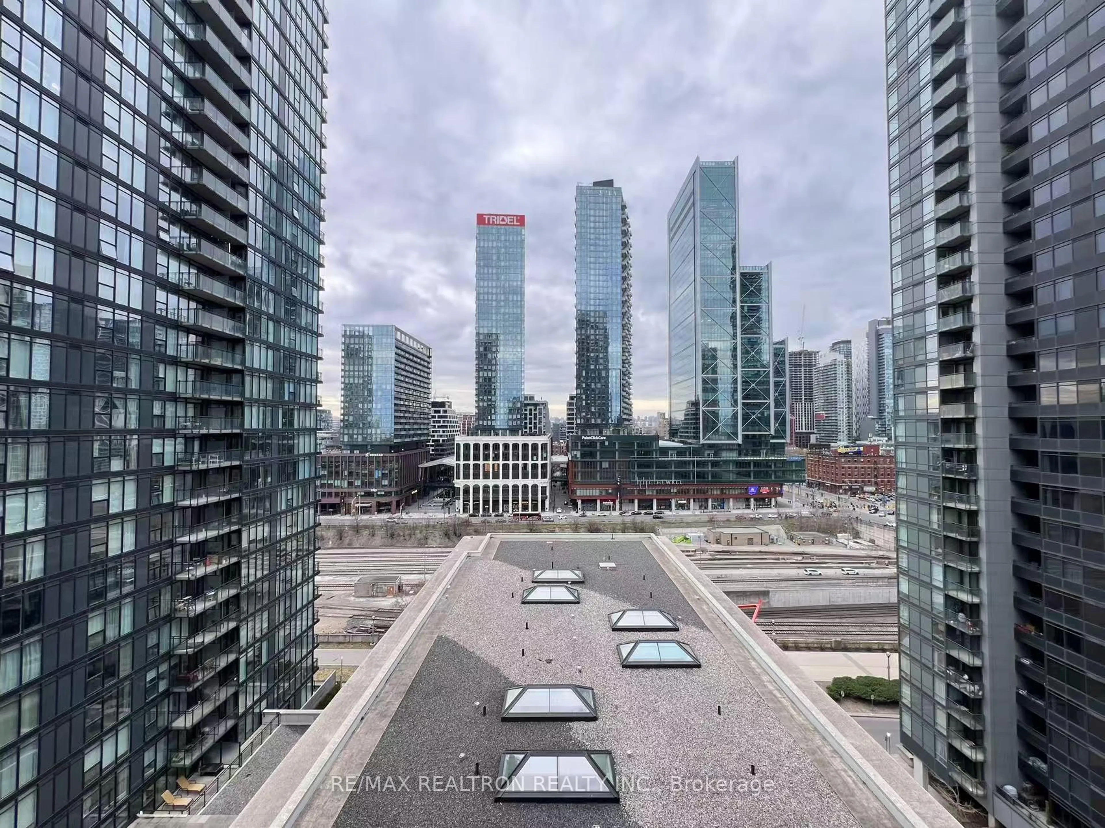 Blurry image for 8 Telegram Mews #1608, Toronto Ontario M5V 3Z5