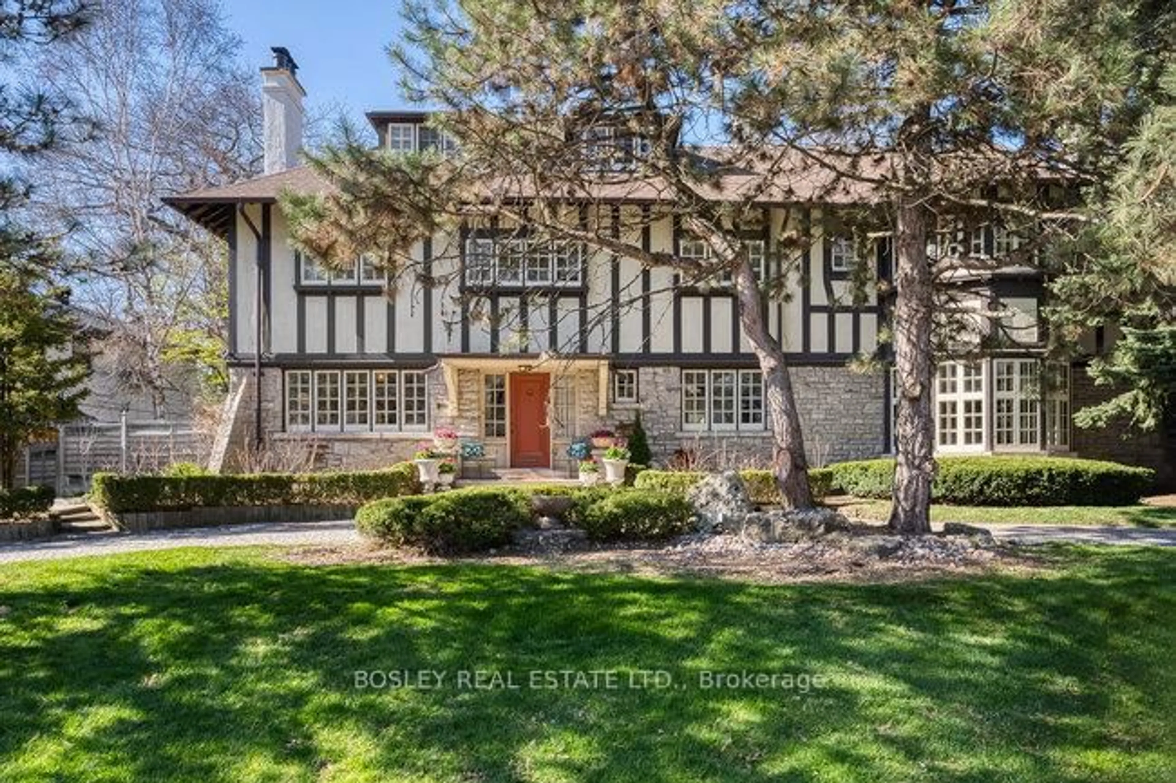 Home with brick exterior material, street for 40 Castle Frank Cres, Toronto Ontario M4W 3A3