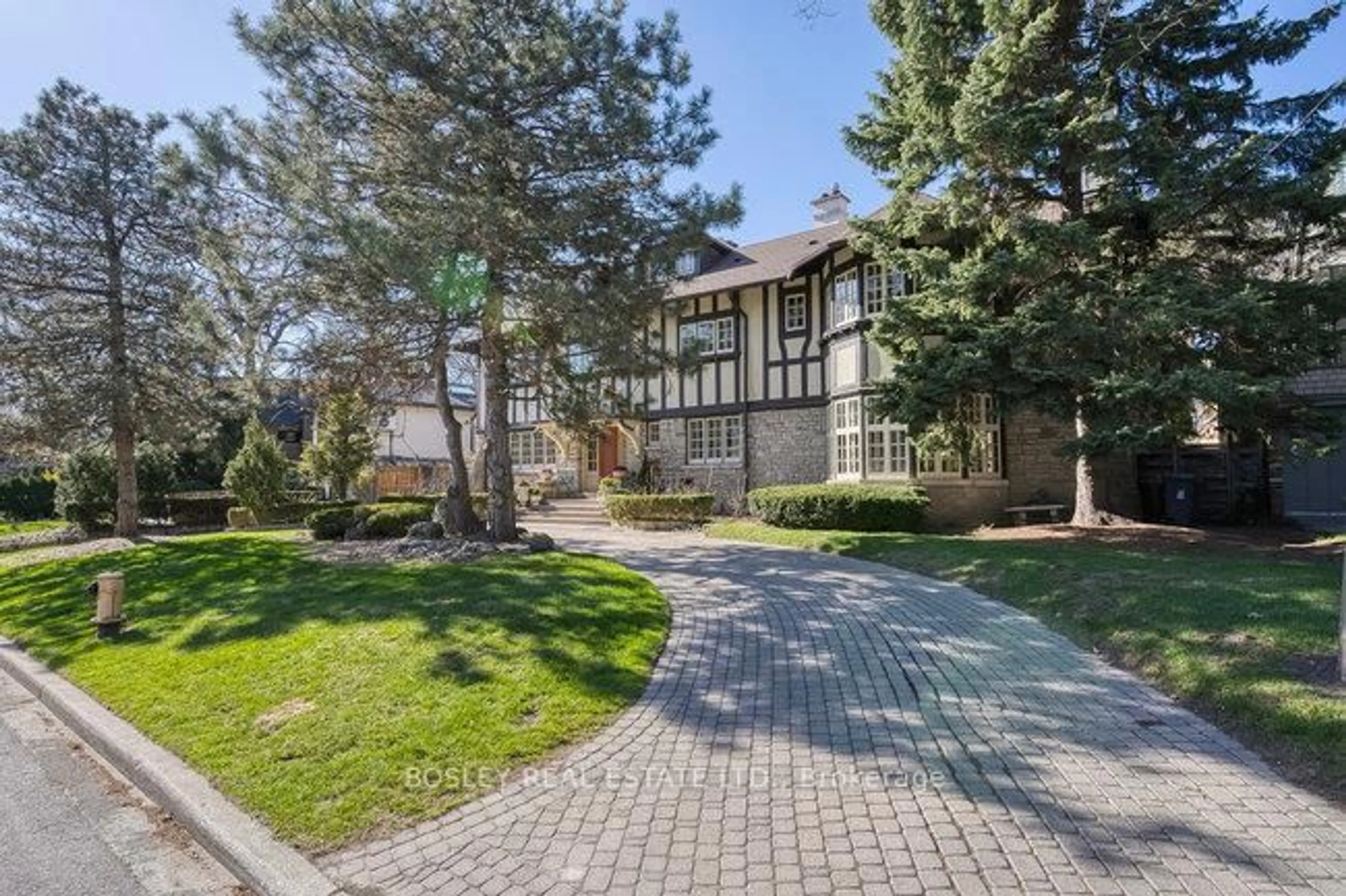 Home with brick exterior material, street for 40 Castle Frank Cres, Toronto Ontario M4W 3A3