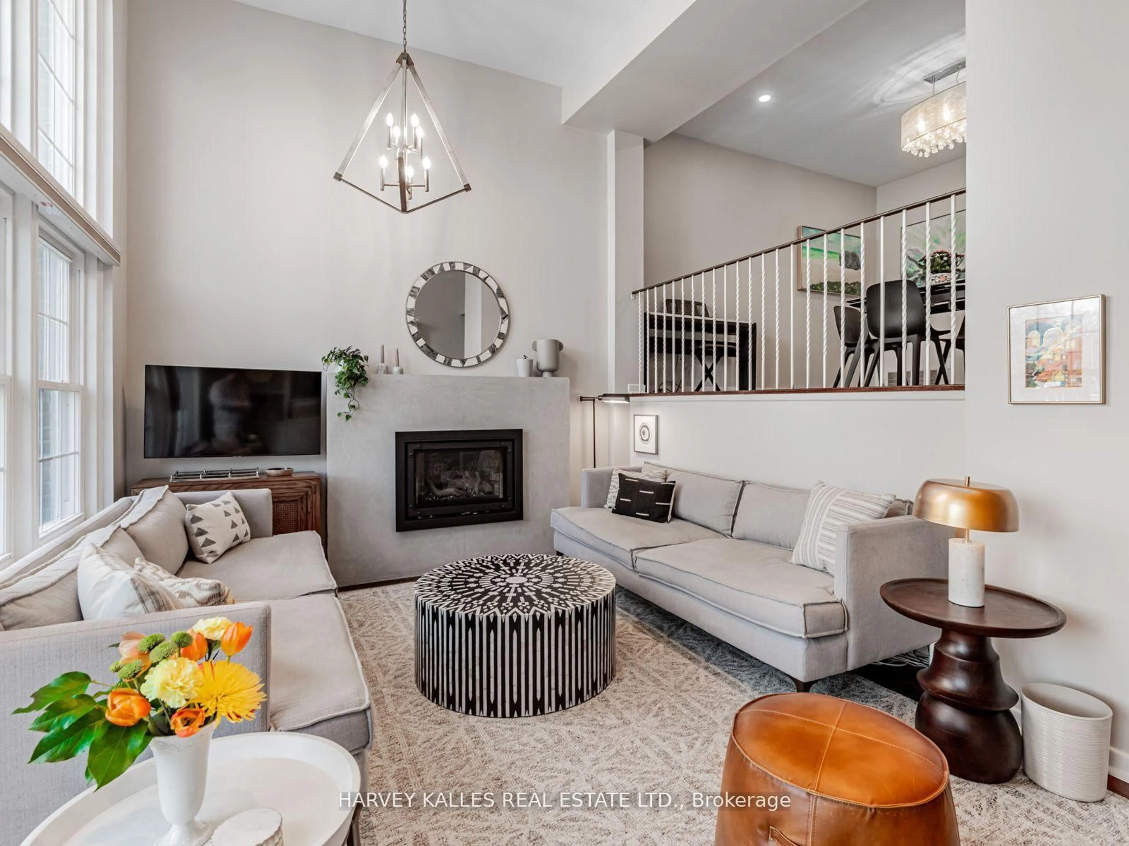 Living room with furniture, unknown for 44 Farmstead Rd, Toronto Ontario M2L 2G2