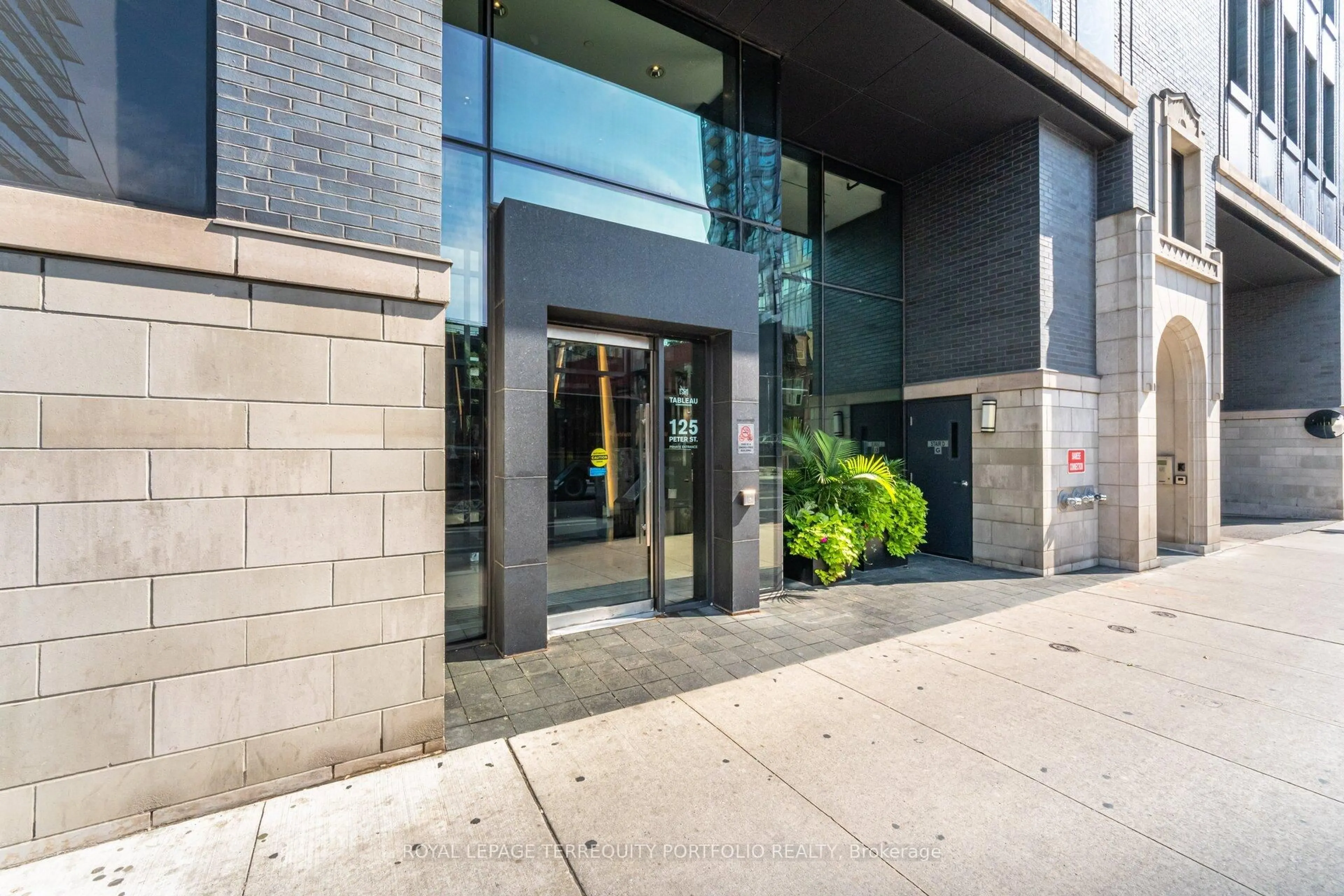 Indoor foyer for 125 Peter St #3510, Toronto Ontario M5V 0M2