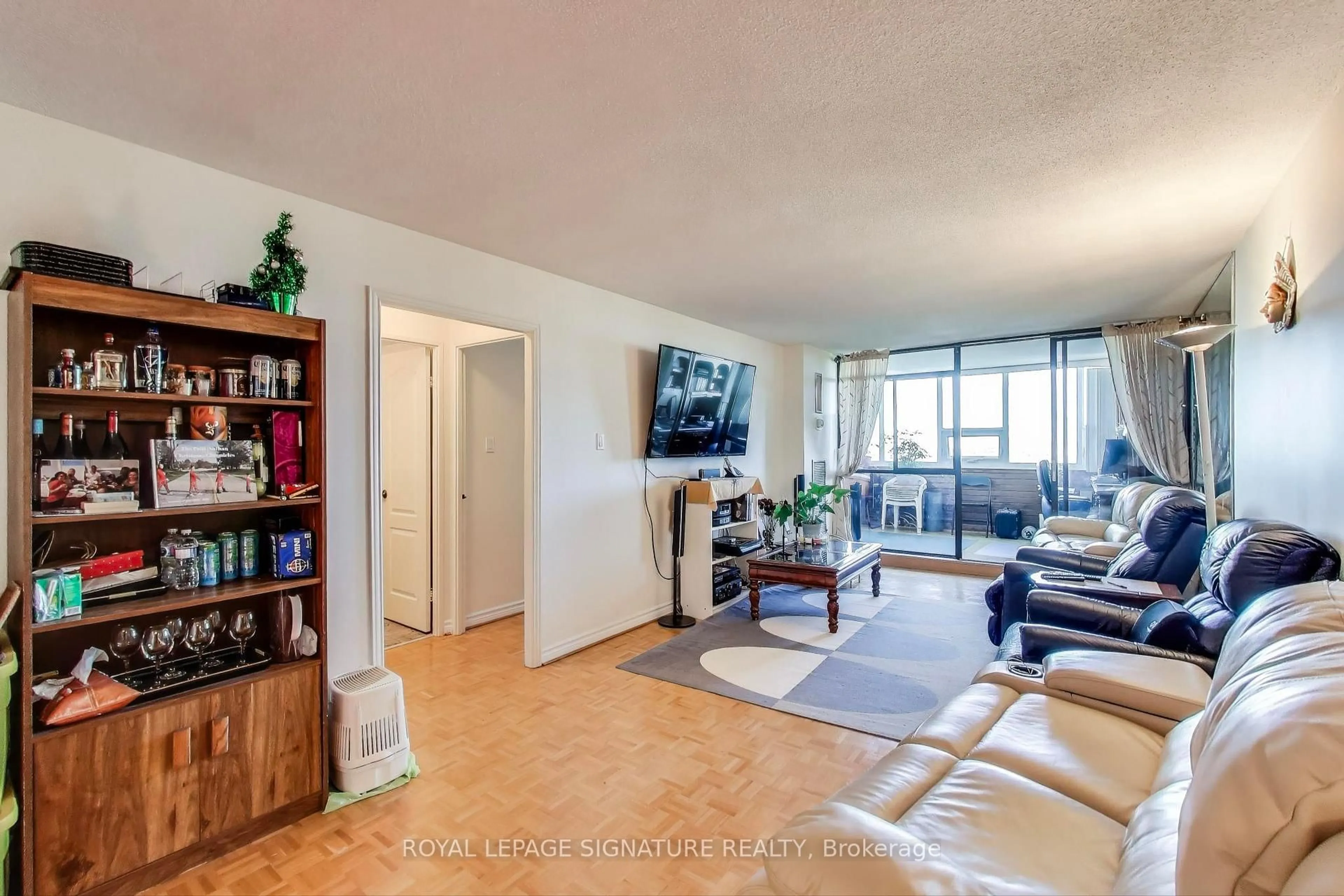 Living room with furniture, unknown for 3303 Don Mills Rd #1205, Toronto Ontario M2J 4T6