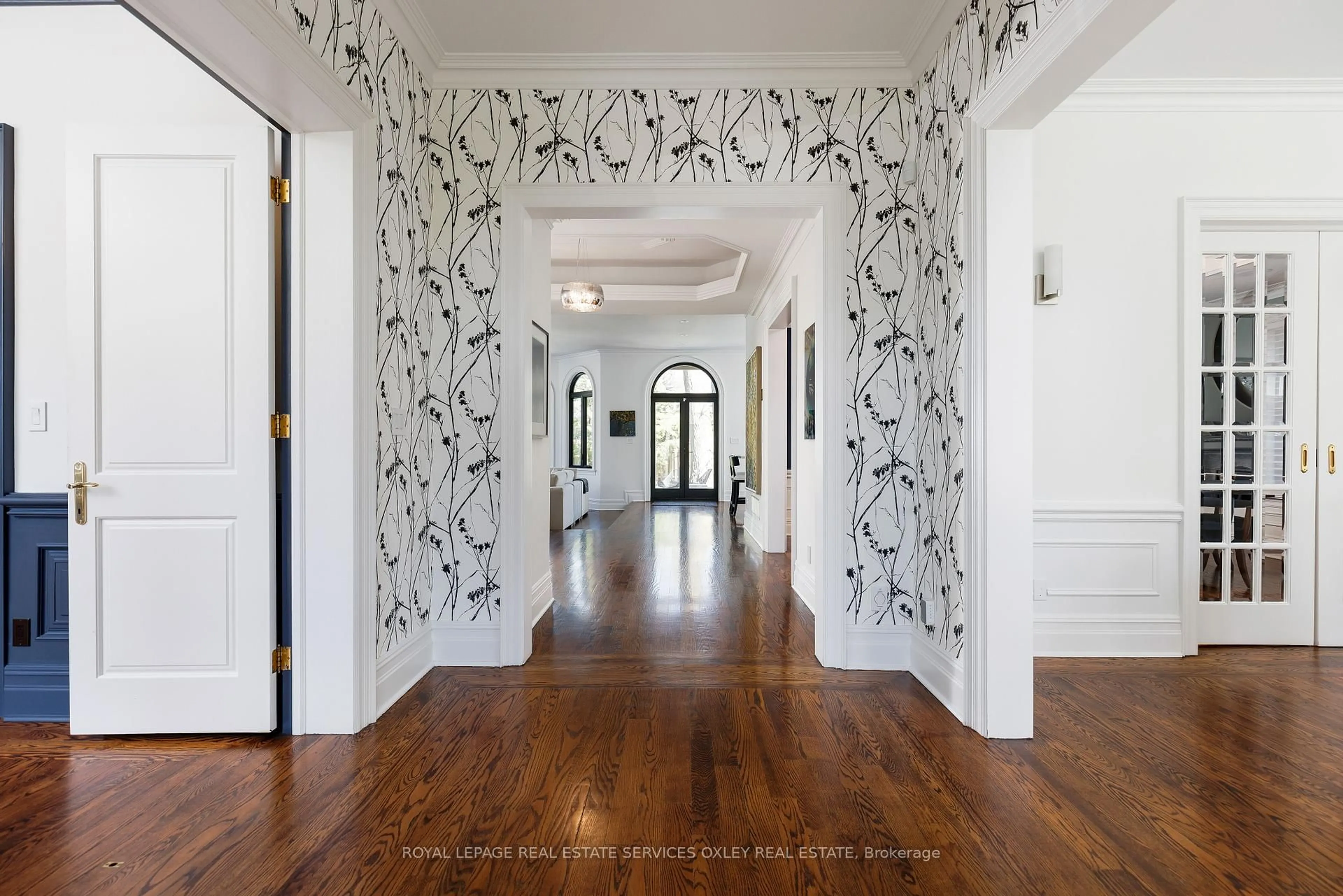 Indoor entryway for 192 Glenrose Ave, Toronto Ontario M4T 1K8