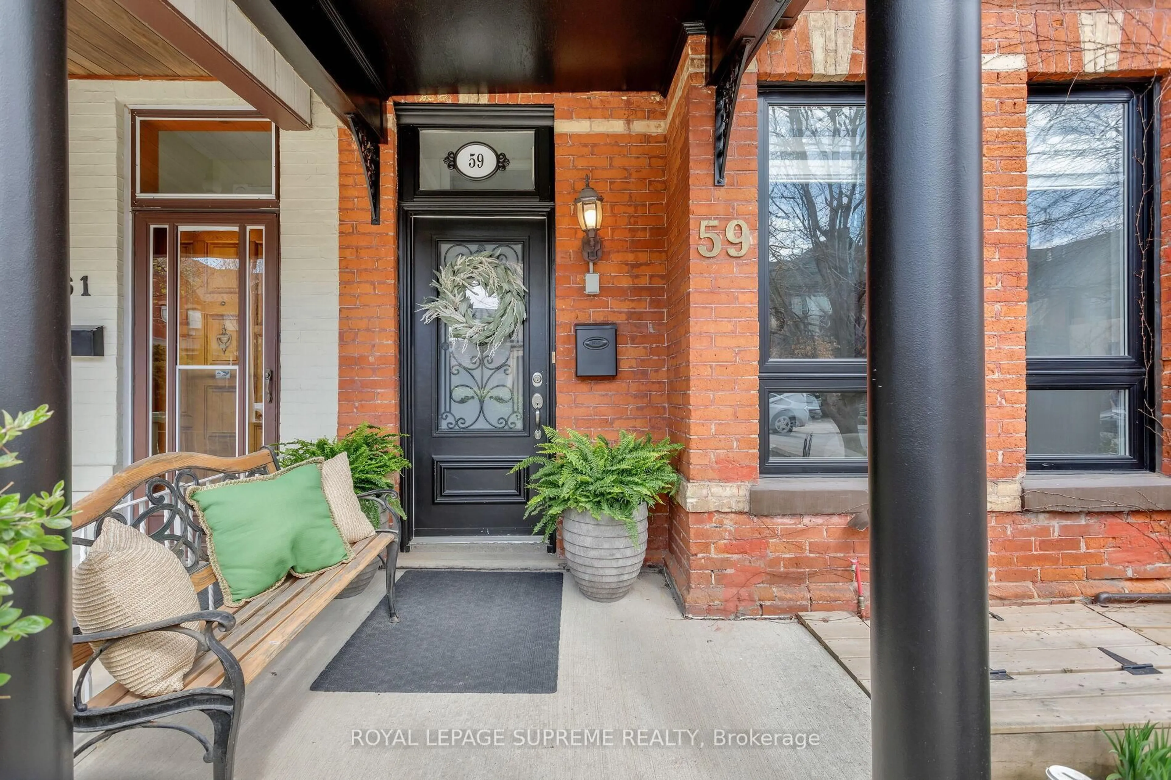 Indoor entryway for 59 Beaconsfield Ave, Toronto Ontario M6J 3J1