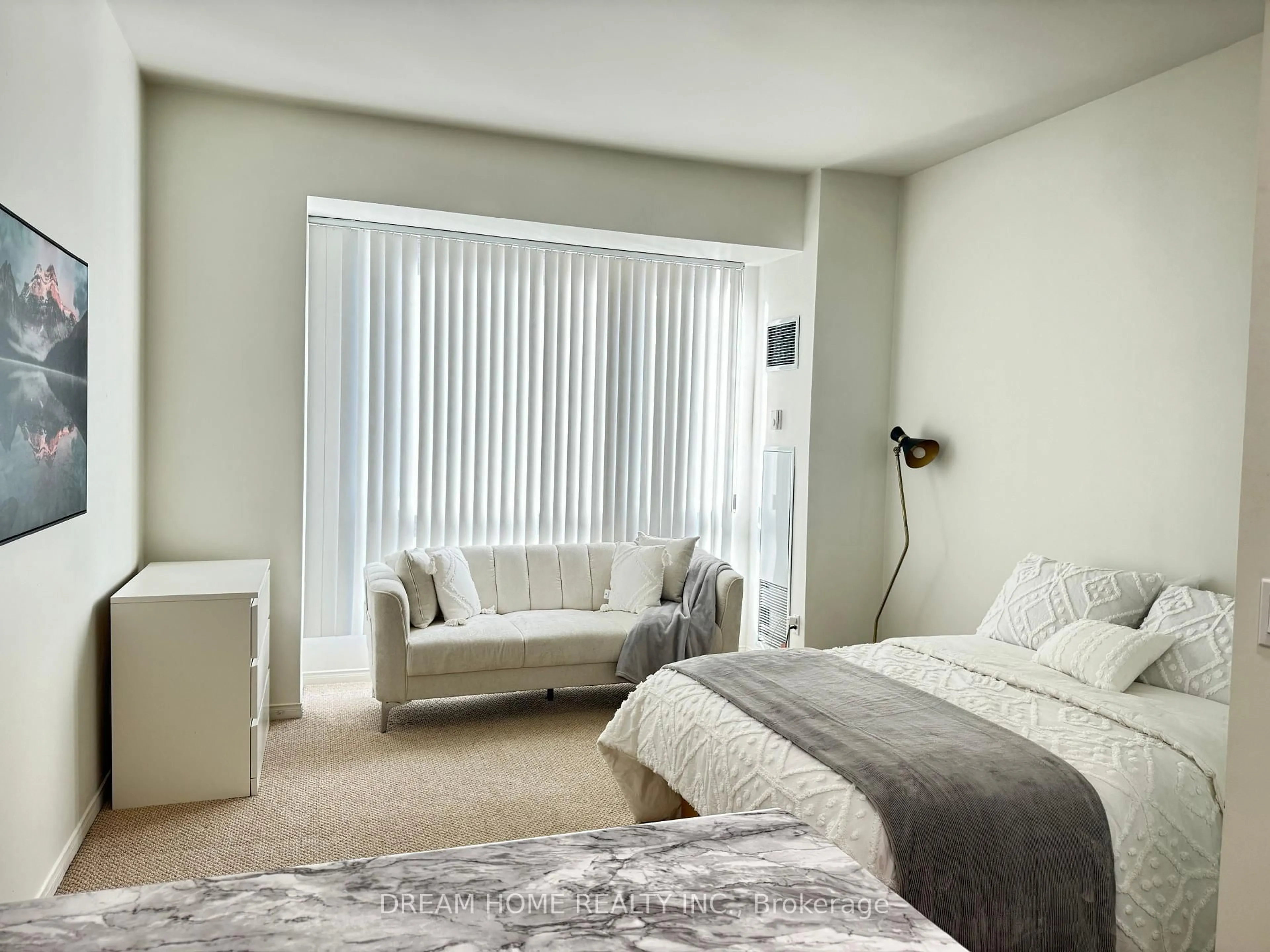 A pic of a room for 7 King St #1709, Toronto Ontario M5C 3C5