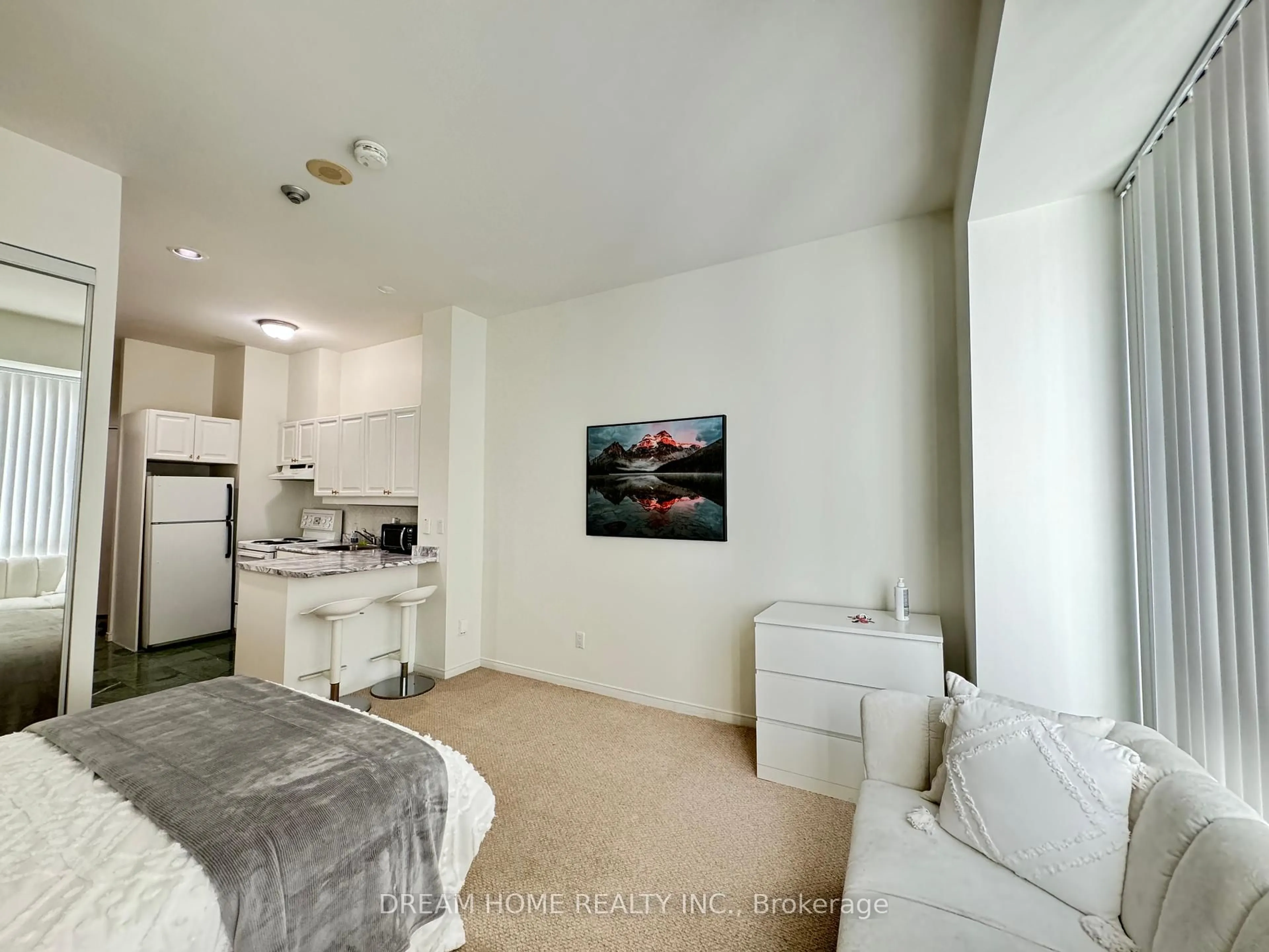 A pic of a room for 7 King St #1709, Toronto Ontario M5C 3C5