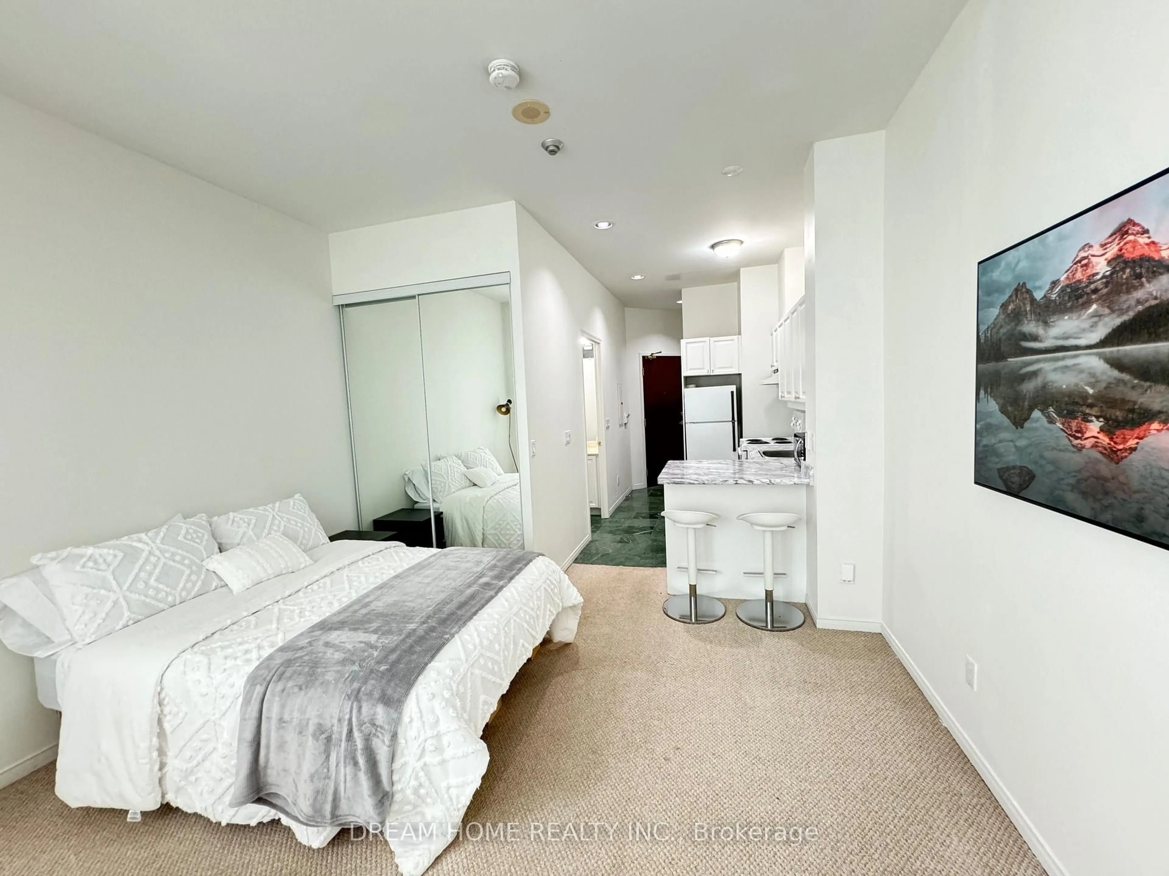 A pic of a room for 7 King St #1709, Toronto Ontario M5C 3C5