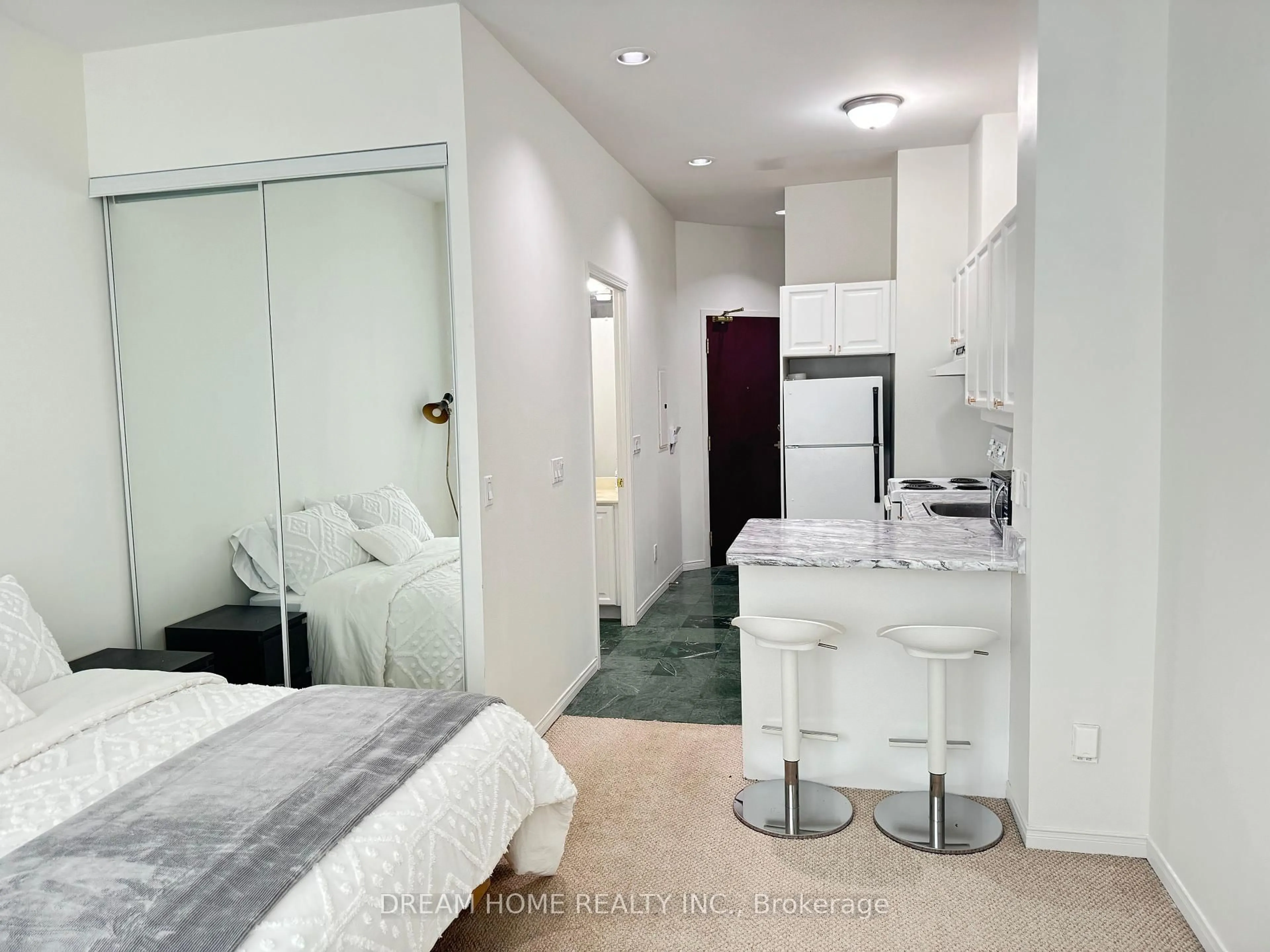 A pic of a room for 7 King St #1709, Toronto Ontario M5C 3C5