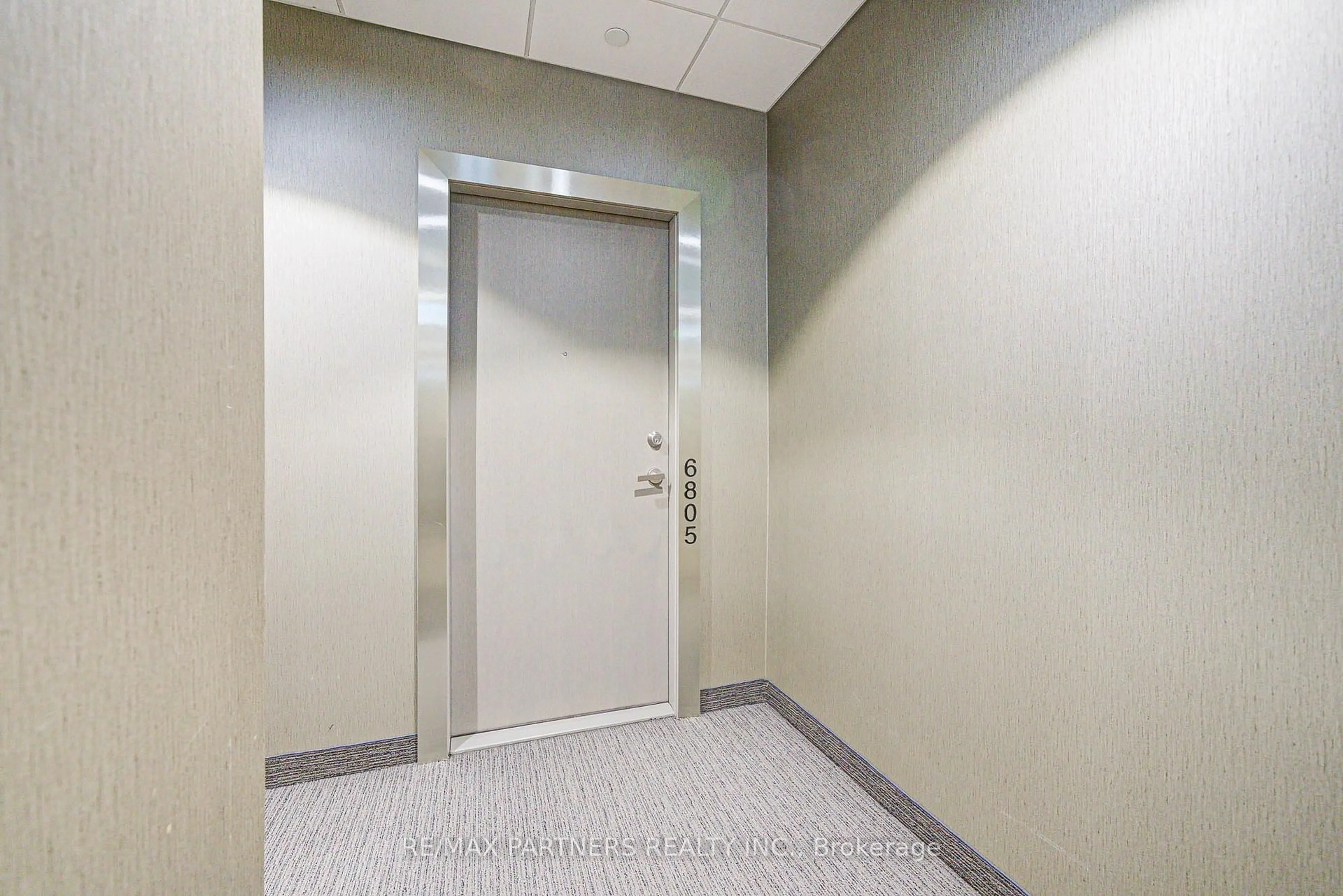 Indoor foyer for 100 Harbour St #6805, Toronto Ontario M5J 2T5