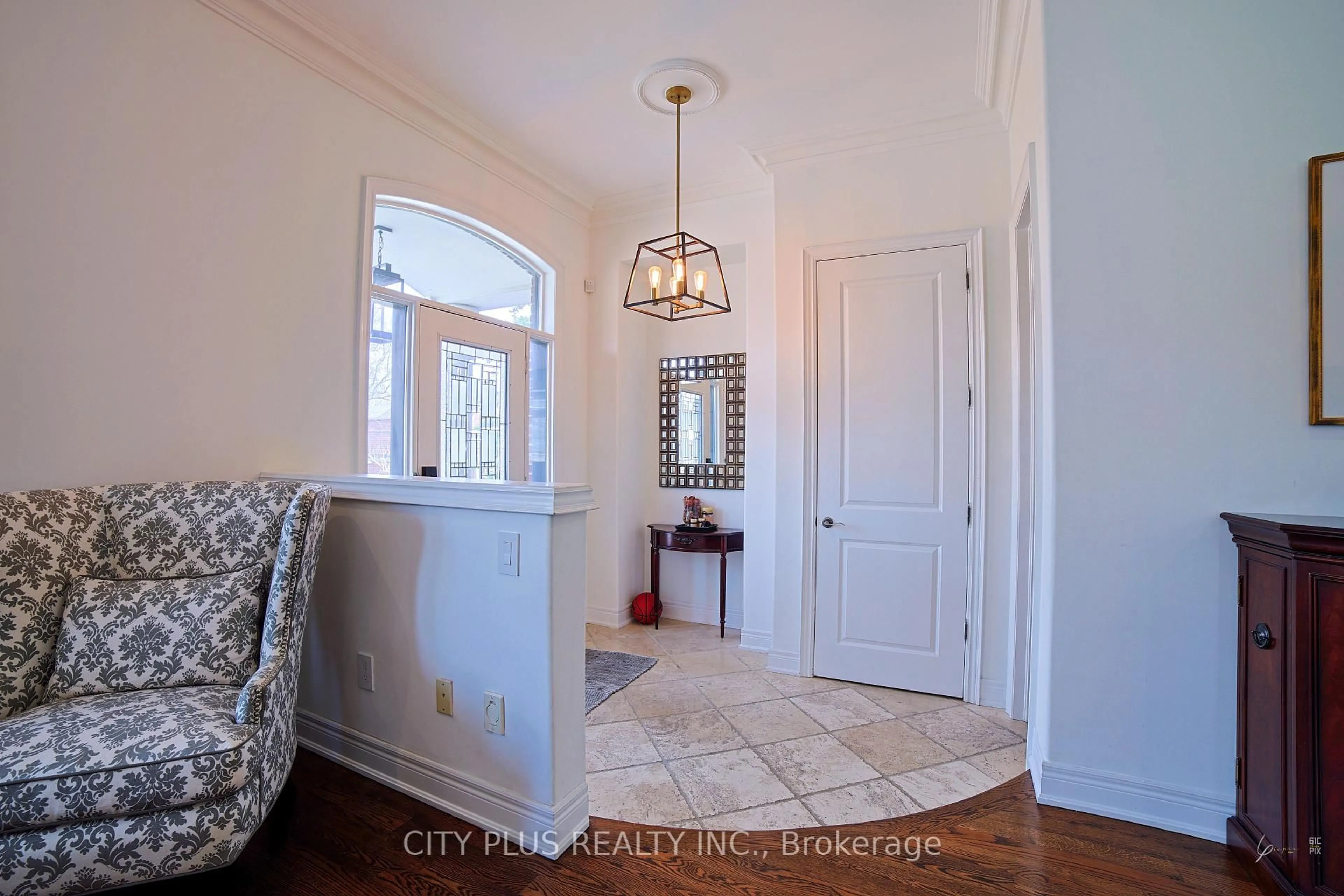 Indoor entryway for 293A Hounslow Ave, Toronto Ontario M2N 2B7