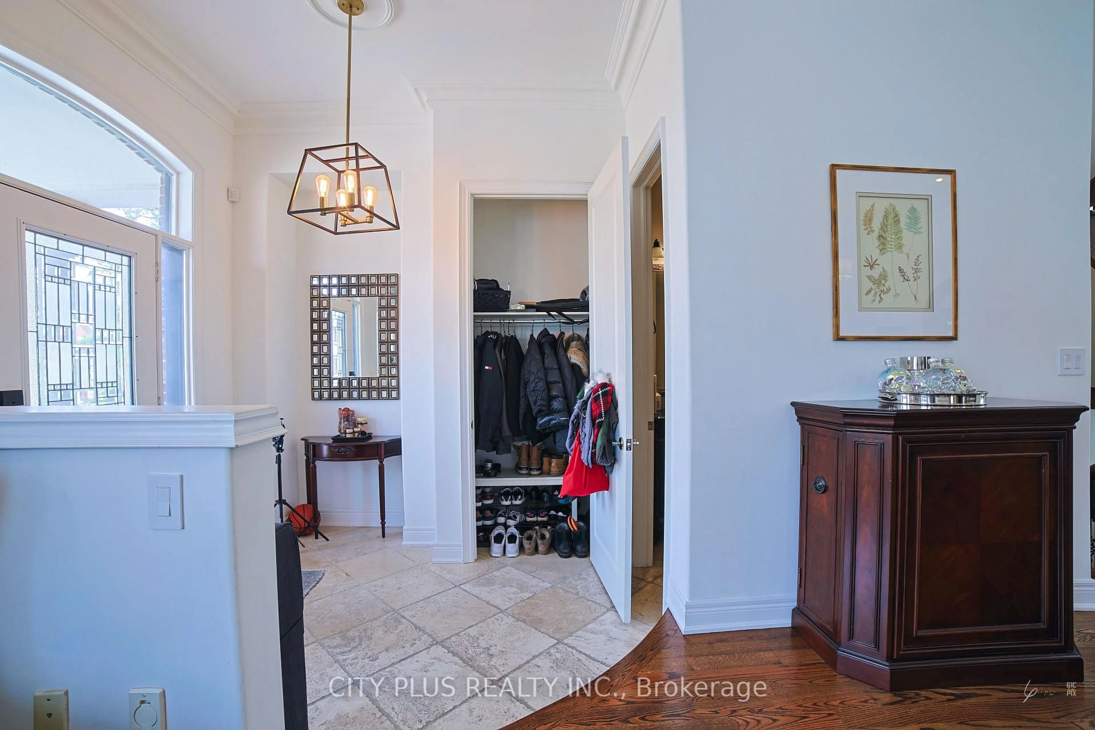 Indoor entryway for 293A Hounslow Ave, Toronto Ontario M2N 2B7