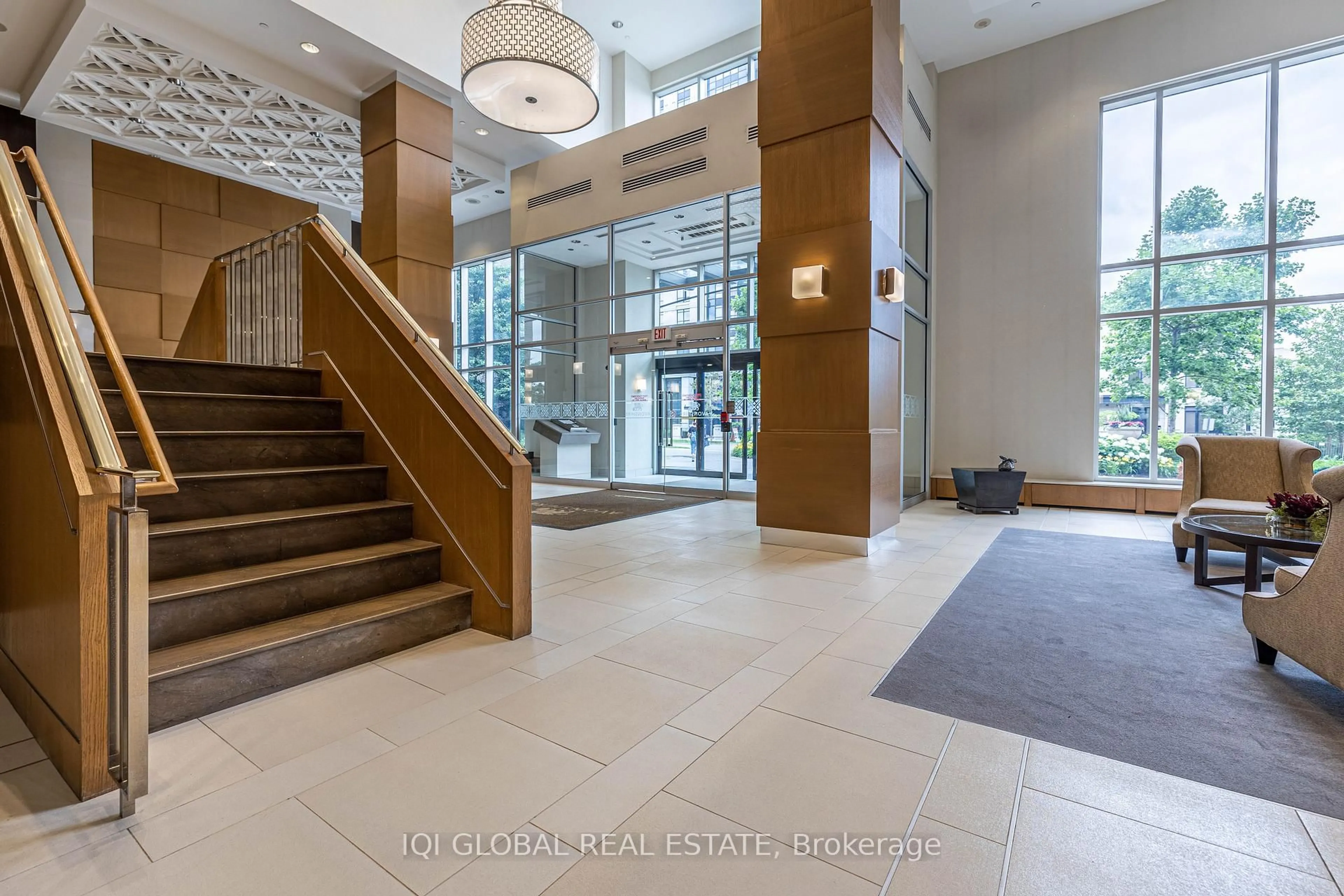 Indoor foyer for 100 Harrison Garden Blvd #723, Toronto Ontario M2N 0C2