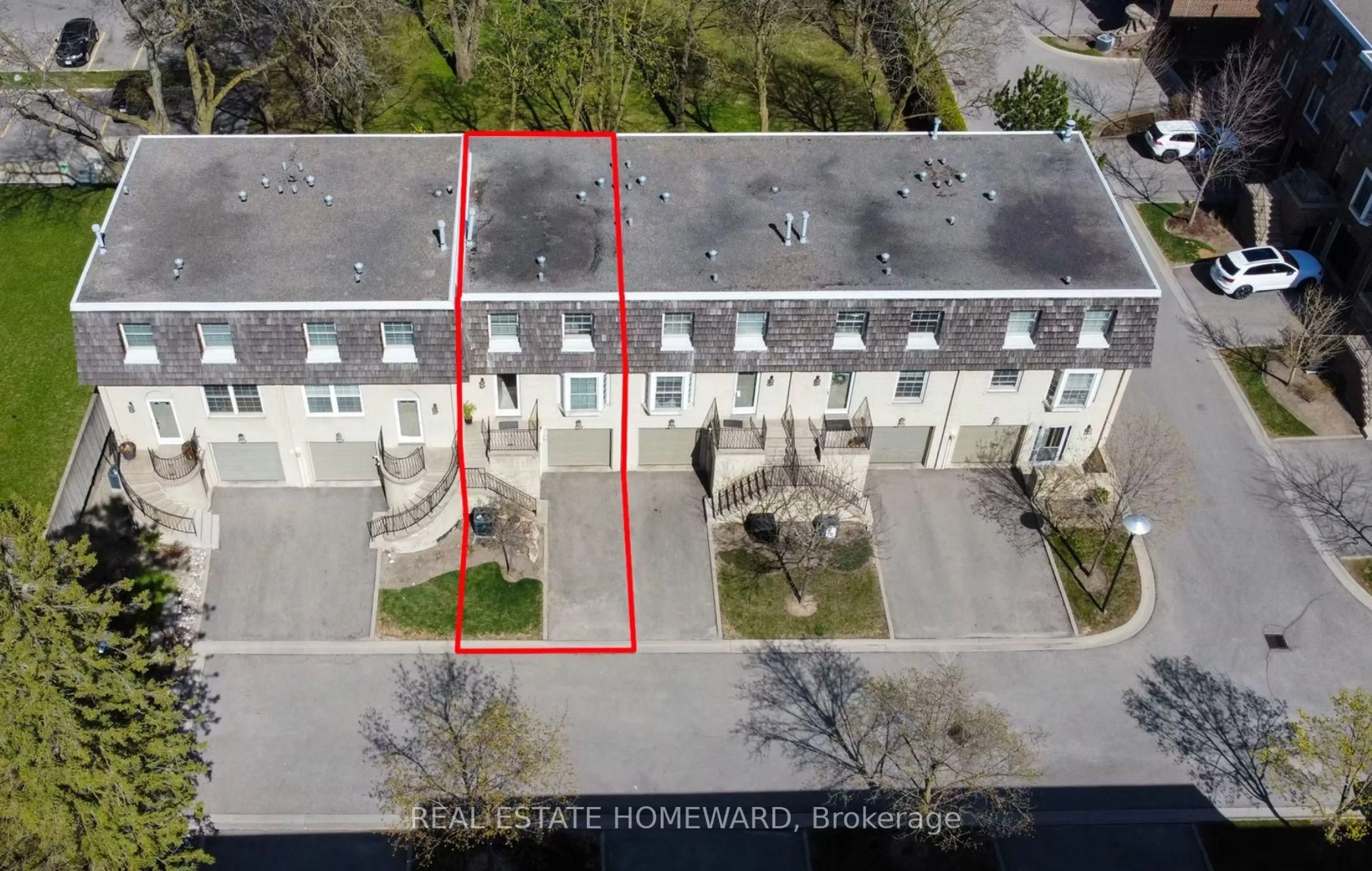 A pic from outside/outdoor area/front of a property/back of a property/a pic from drone, street for 64 Stonedale Plwy, Toronto Ontario M3B 1W3