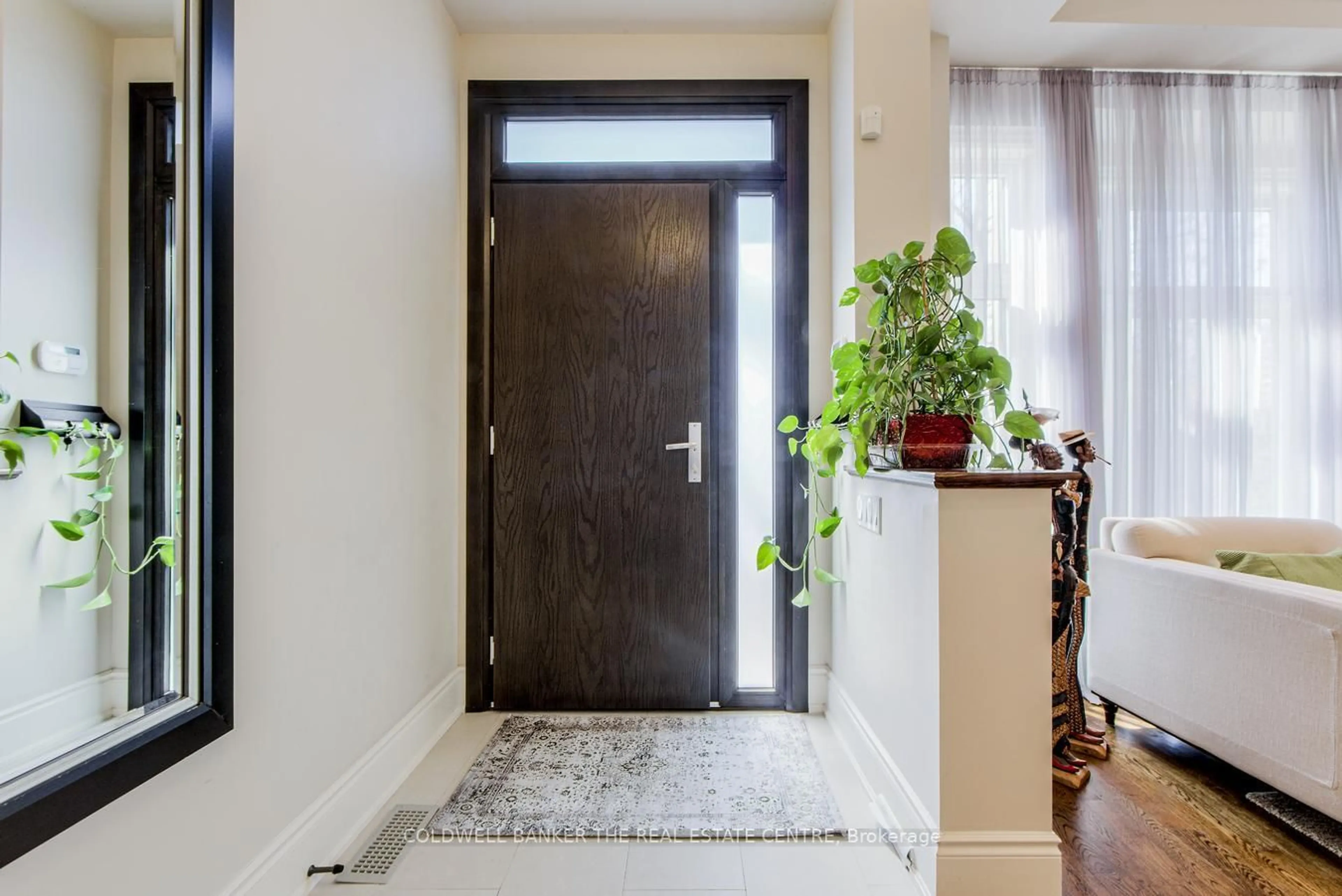 Indoor entryway for 394 Balliol St, Toronto Ontario M4S 1E2