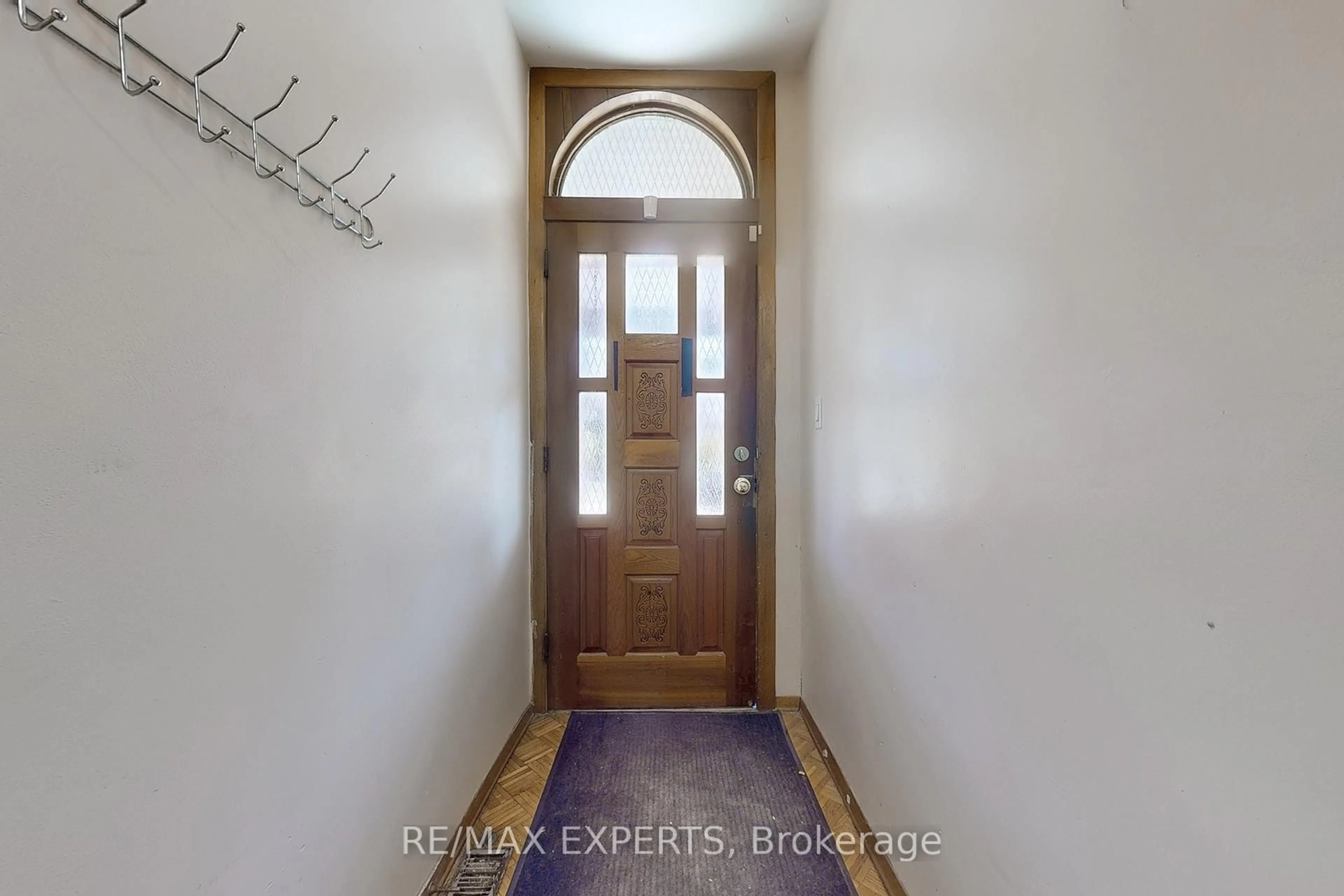 Indoor entryway for 134 Brunswick Ave, Toronto Ontario M5S 2M2