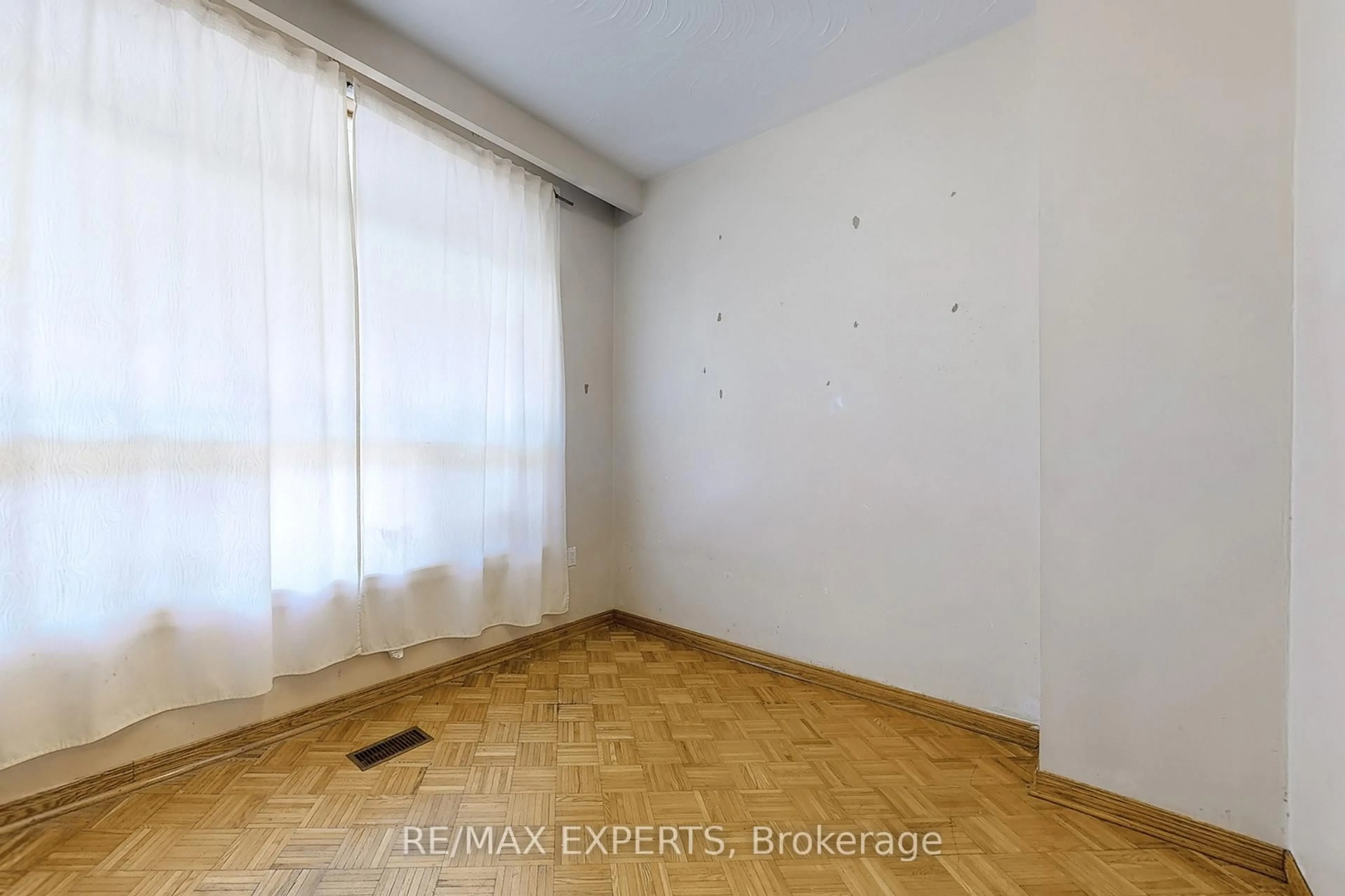 A pic of a room for 134 Brunswick Ave, Toronto Ontario M5S 2M2