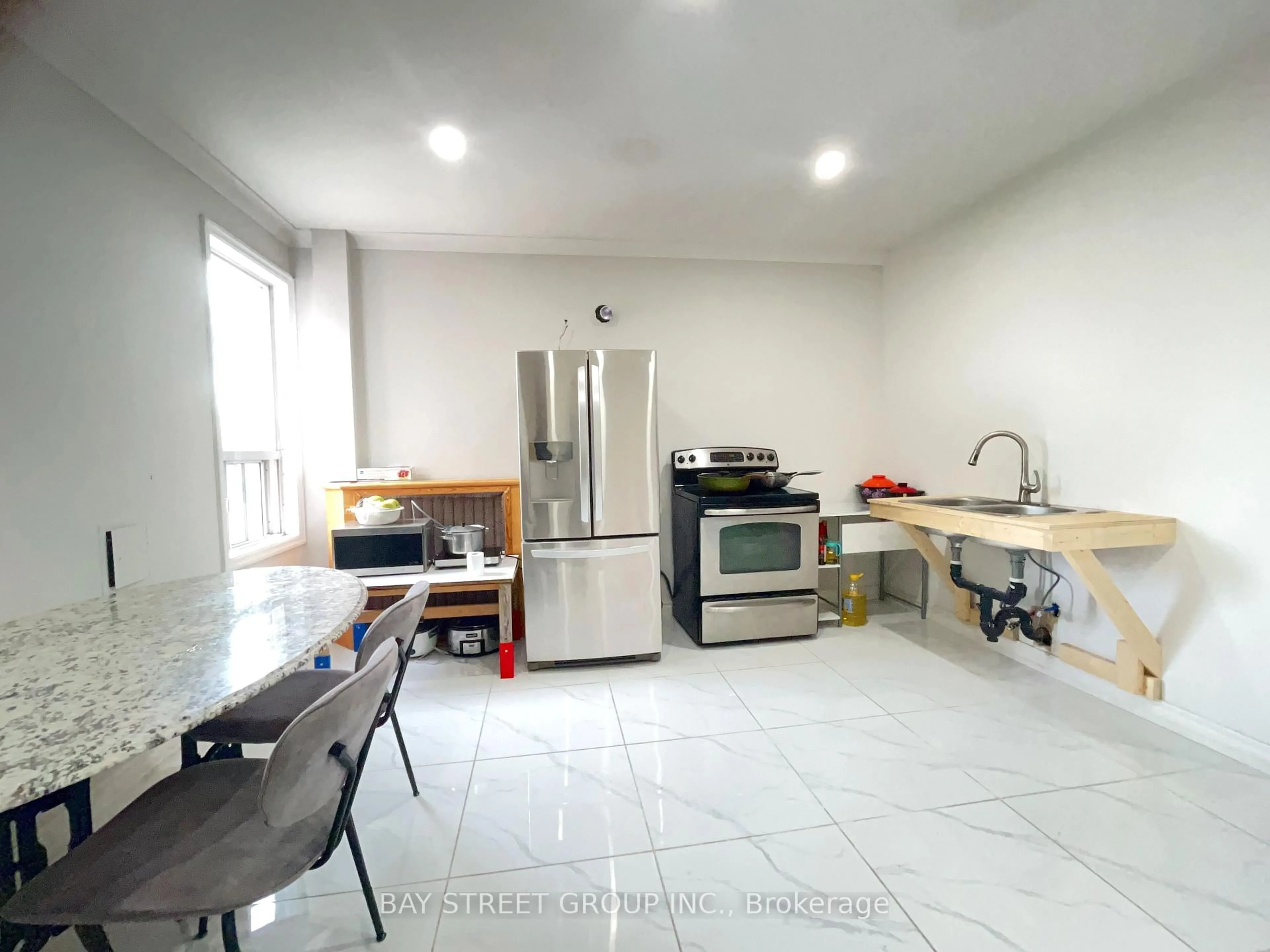 Unknown for 163 Delaware Ave, Toronto Ontario M6H 2T2