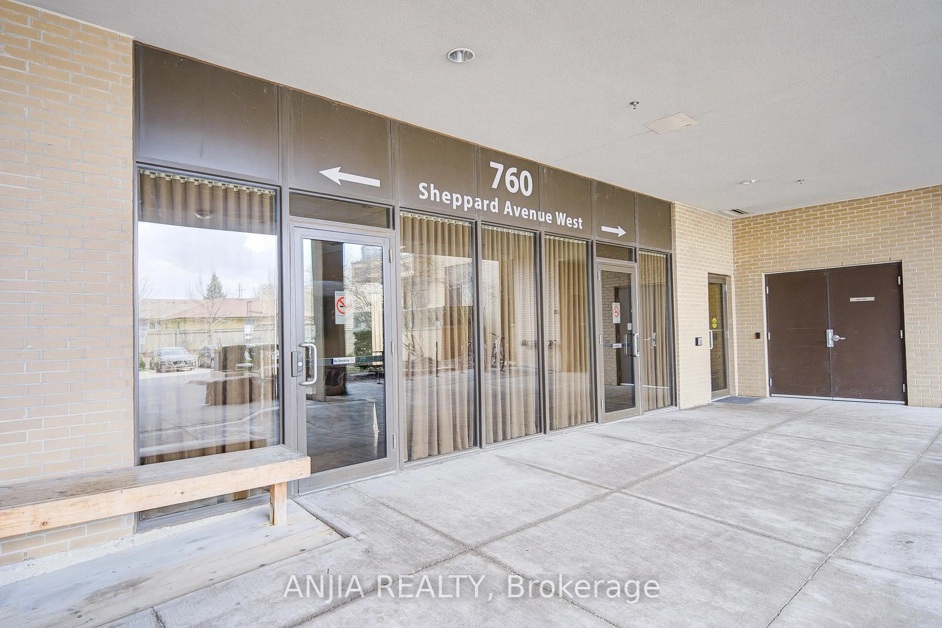 Indoor foyer for 760 Sheppard Ave #313, Toronto Ontario M3H 0B3