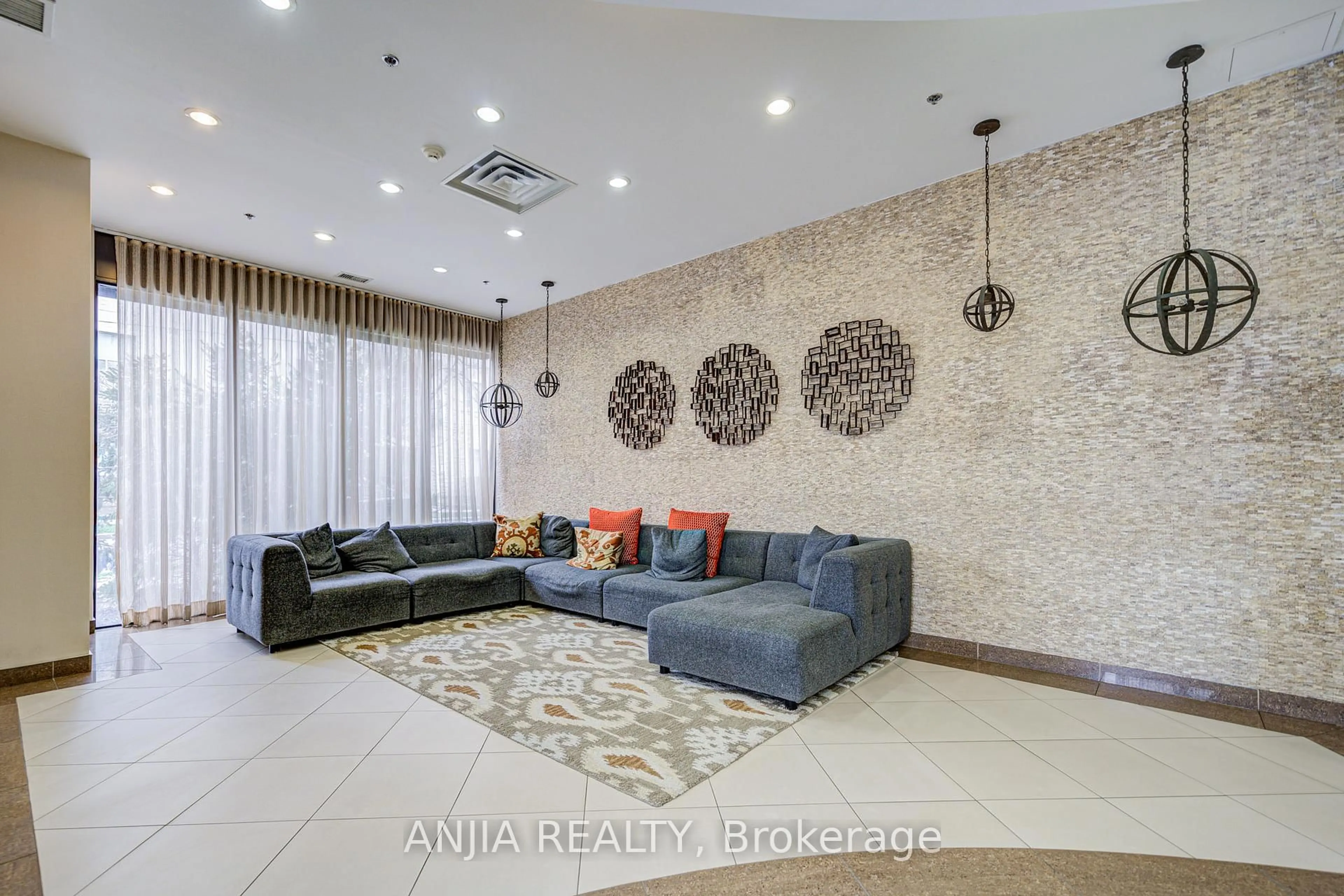 Unknown for 760 Sheppard Ave #313, Toronto Ontario M3H 0B3