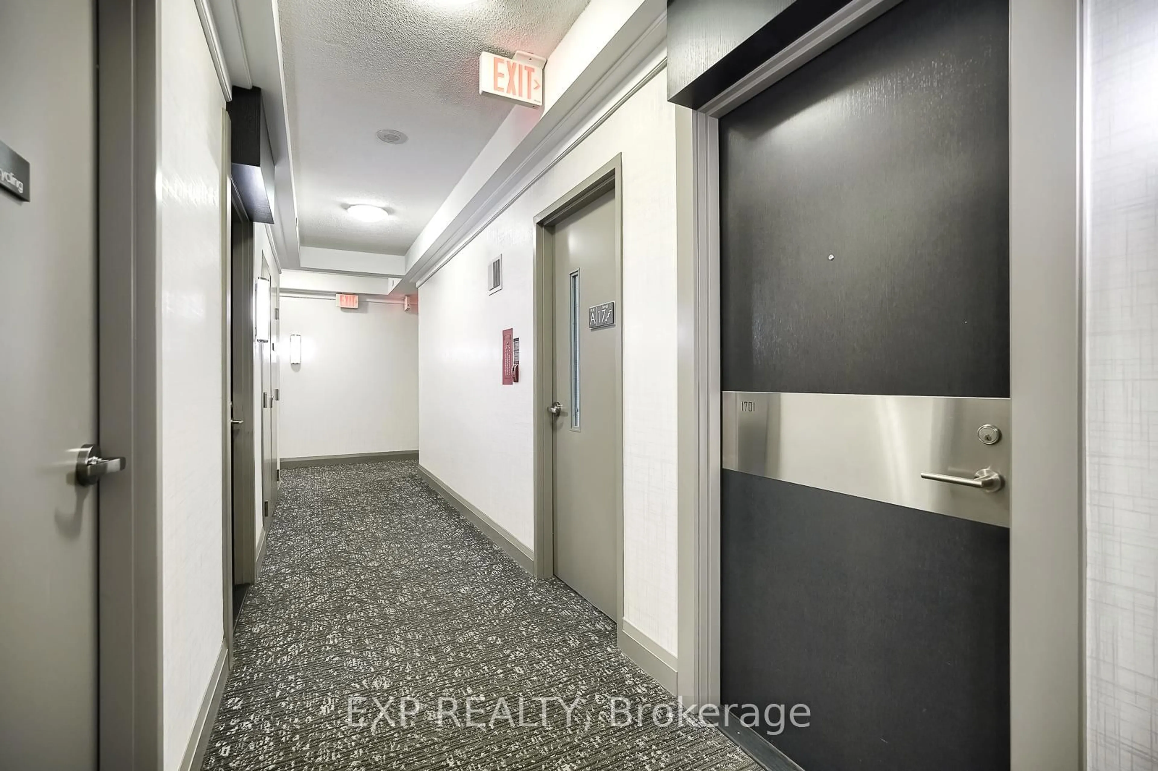 Indoor foyer for 18 Graydon Hall Dr #1701, Toronto Ontario M3A 0A4