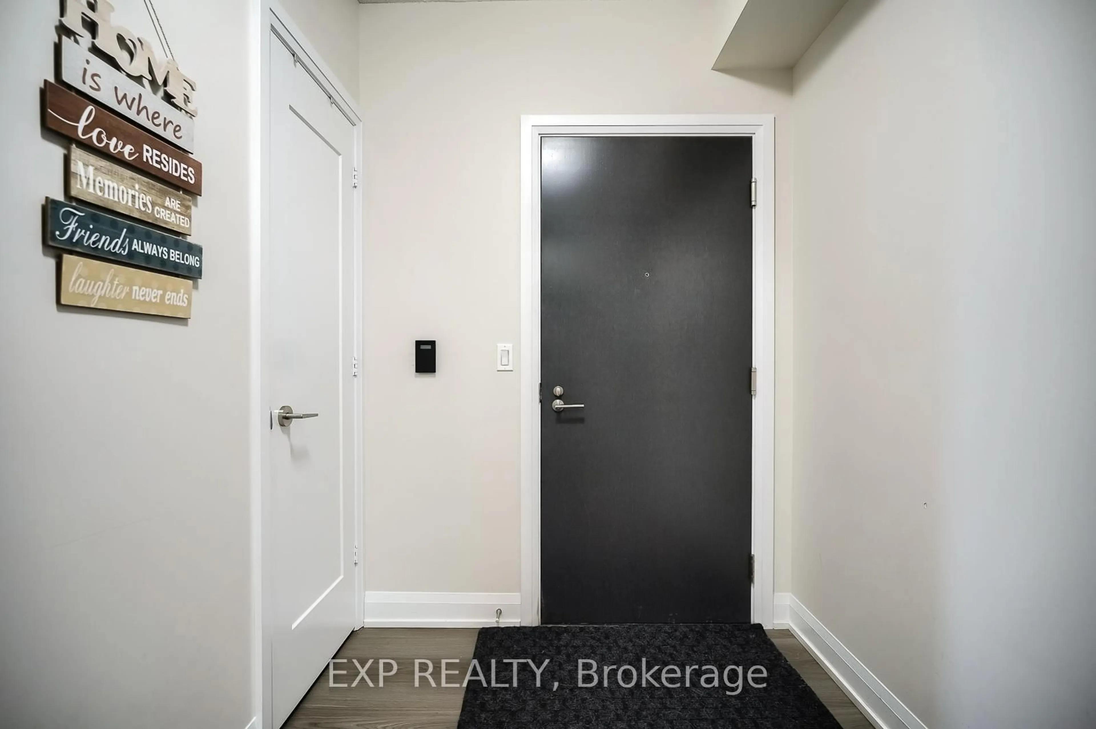 Indoor entryway for 18 Graydon Hall Dr #1701, Toronto Ontario M3A 0A4