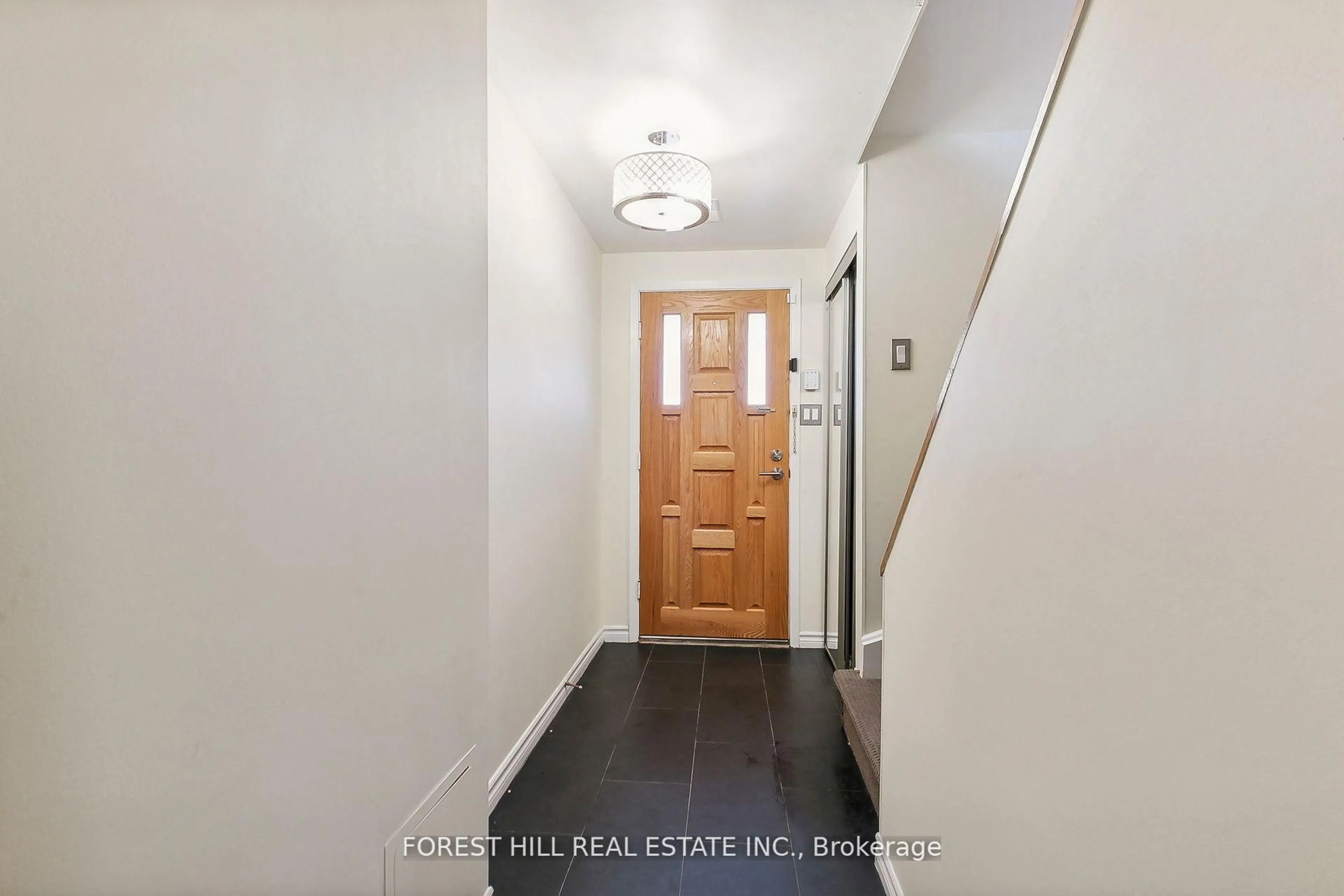 Indoor entryway for 86 Village Greenway N/A, Toronto Ontario M2J 1K8