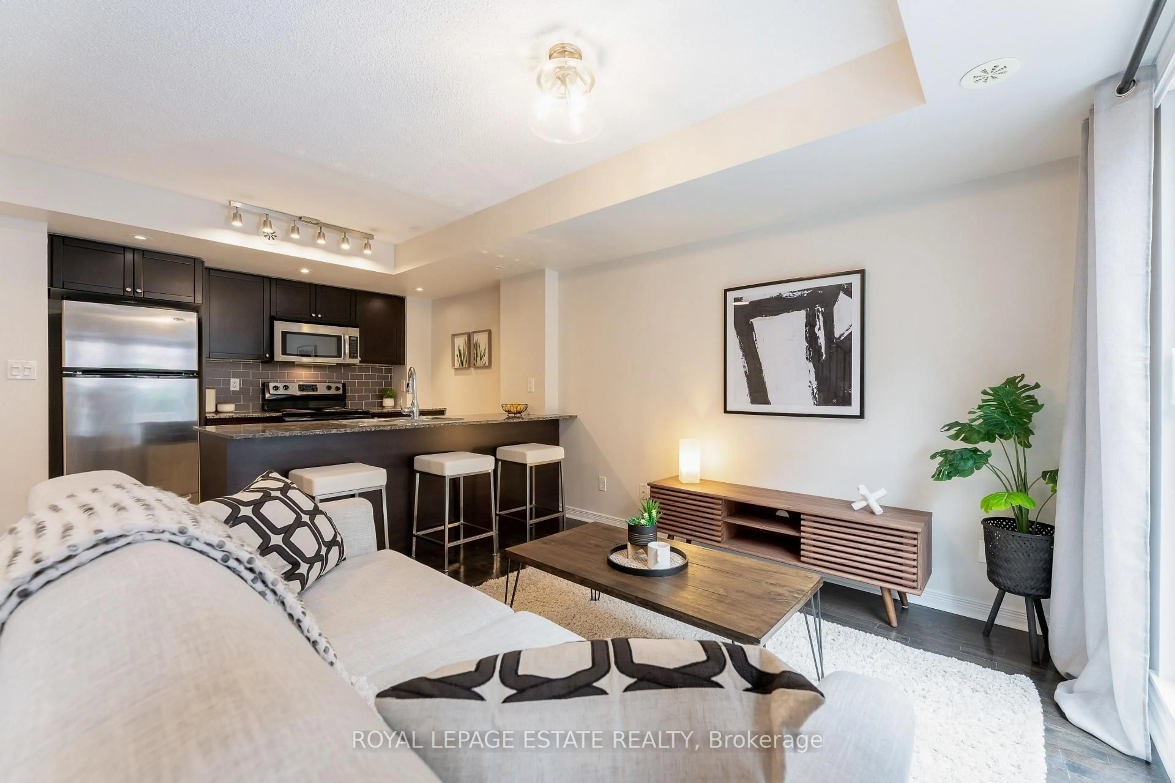 Living room with furniture, unknown for 1 Ruttan St #114, Toronto Ontario M6P 0A1