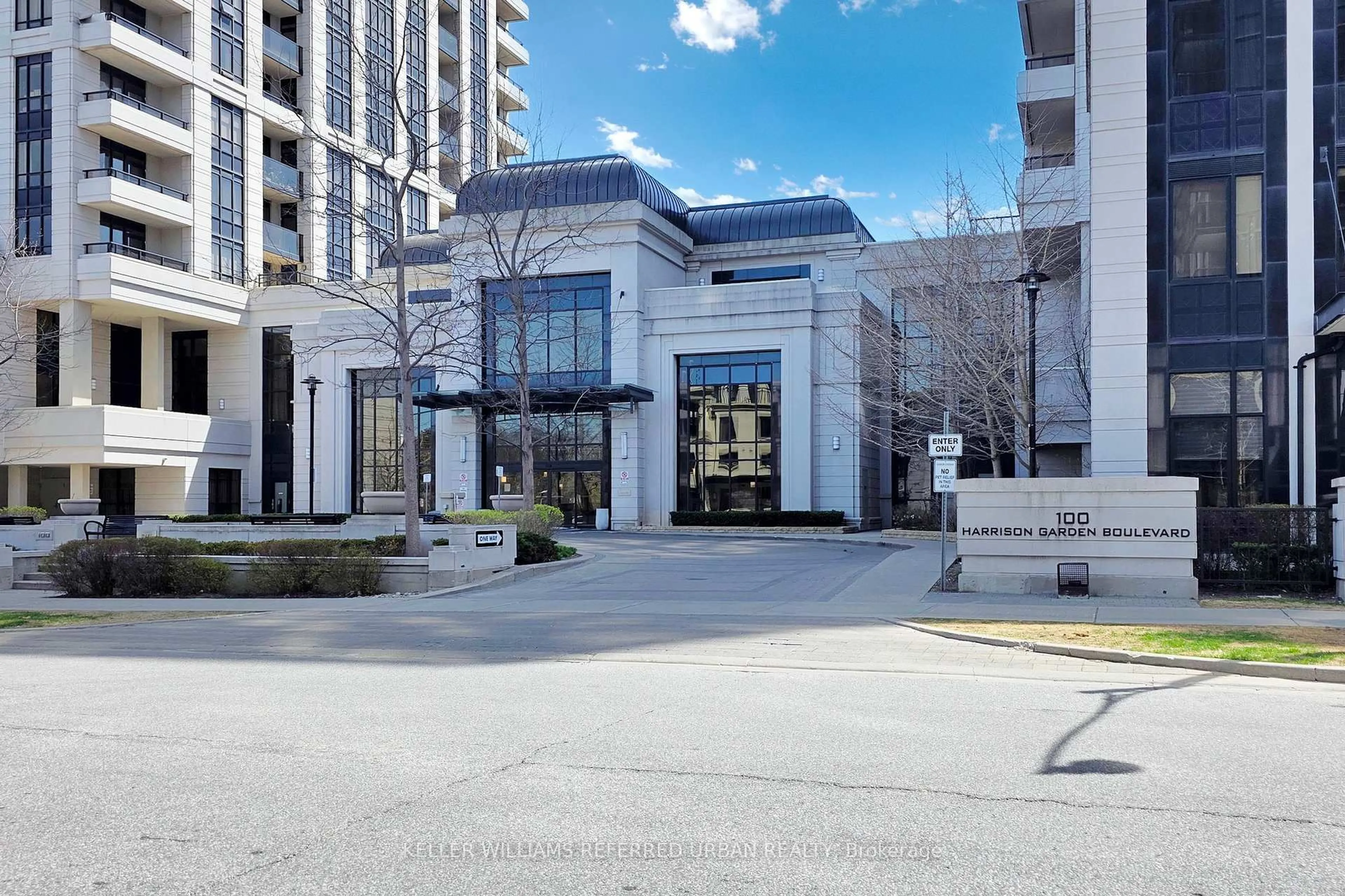 Indoor foyer for 100 Harrison Garden Blvd #409, Toronto Ontario M2N 0C2
