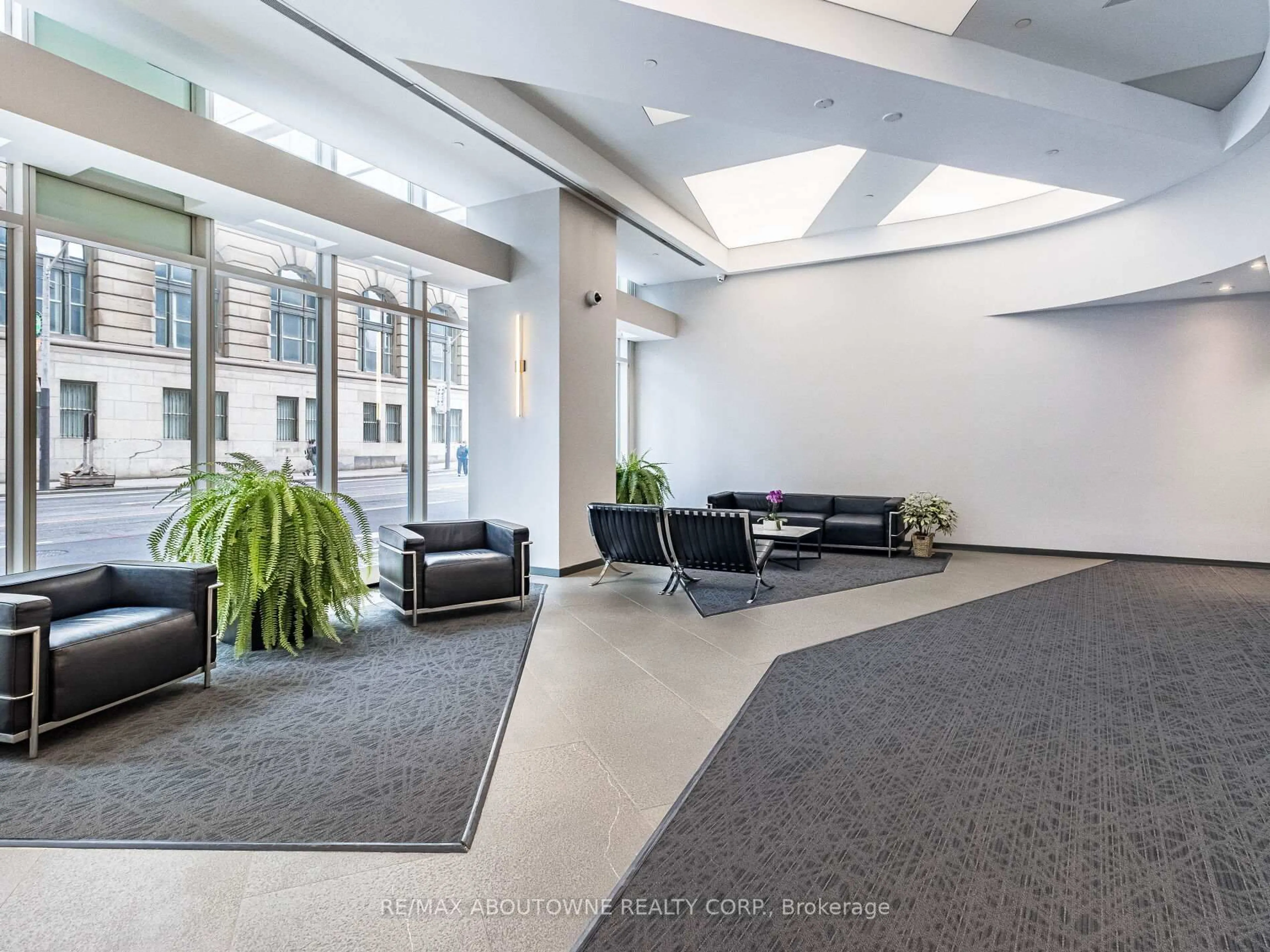 Indoor foyer for 8 The Esplanade St #802, Toronto Ontario M5E 0A6
