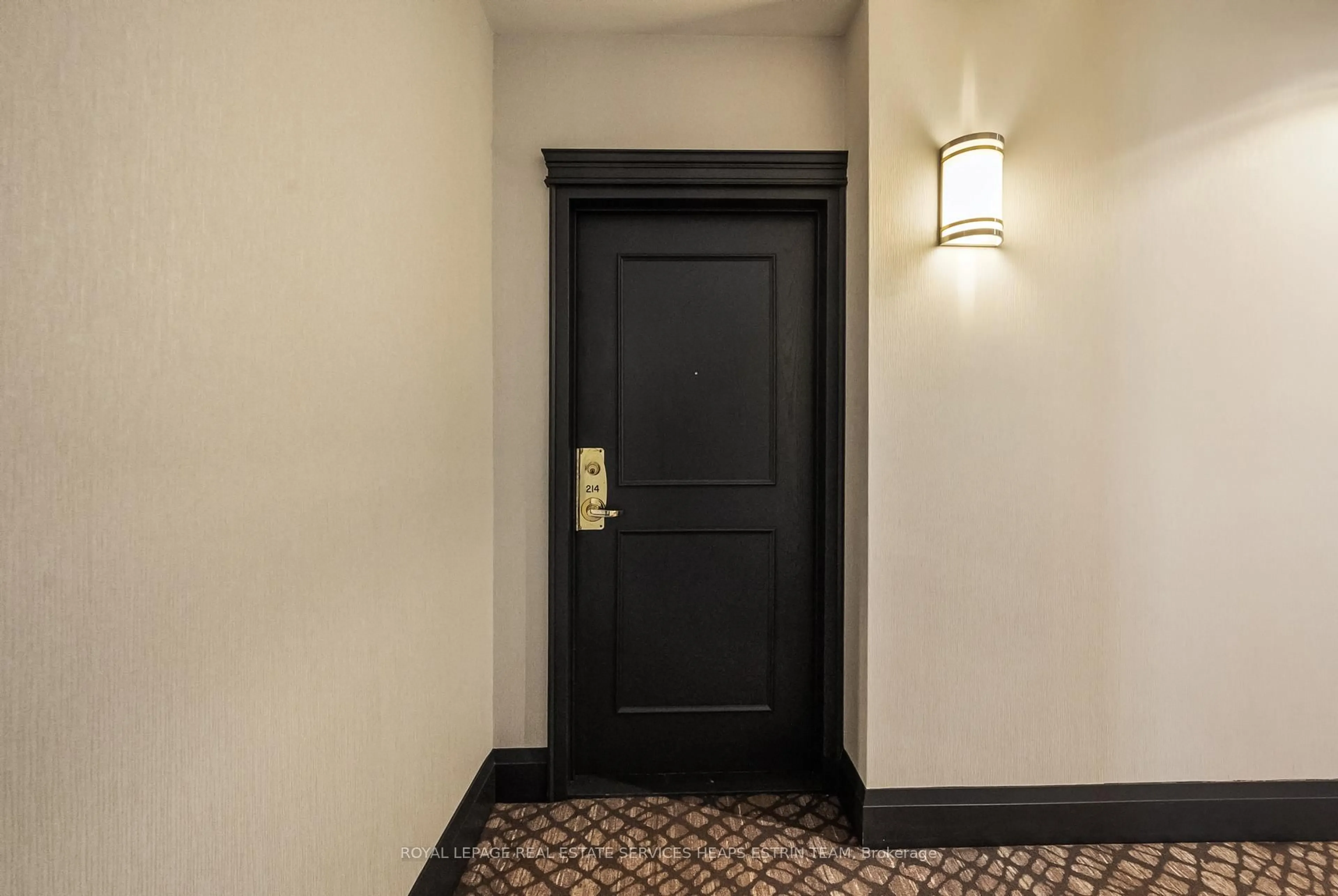 Indoor foyer for 1231 Yonge St #214, Toronto Ontario M4T 2T8