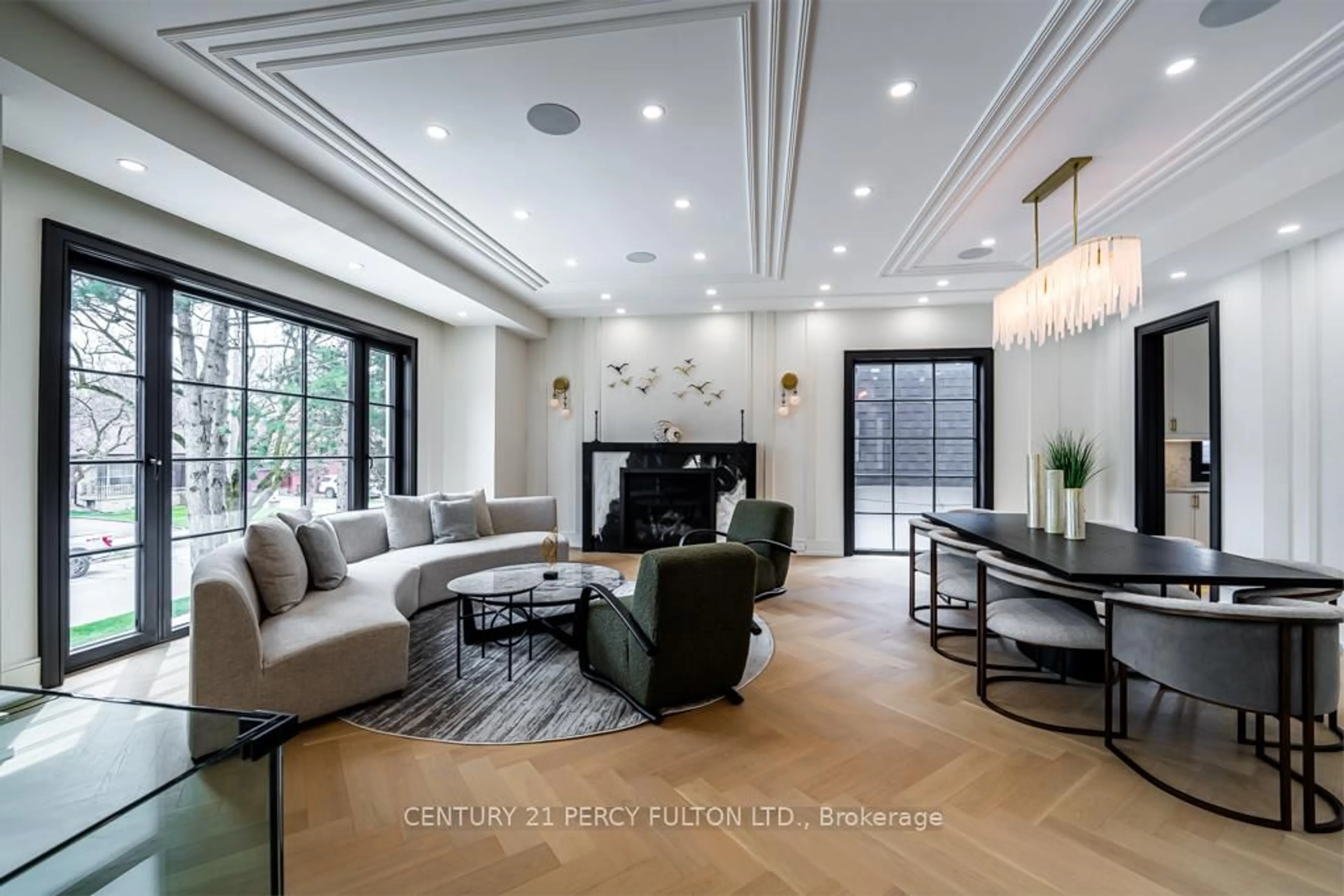 Living room with furniture, unknown for 210 Homewood Ave, Toronto Ontario M2M 1K6