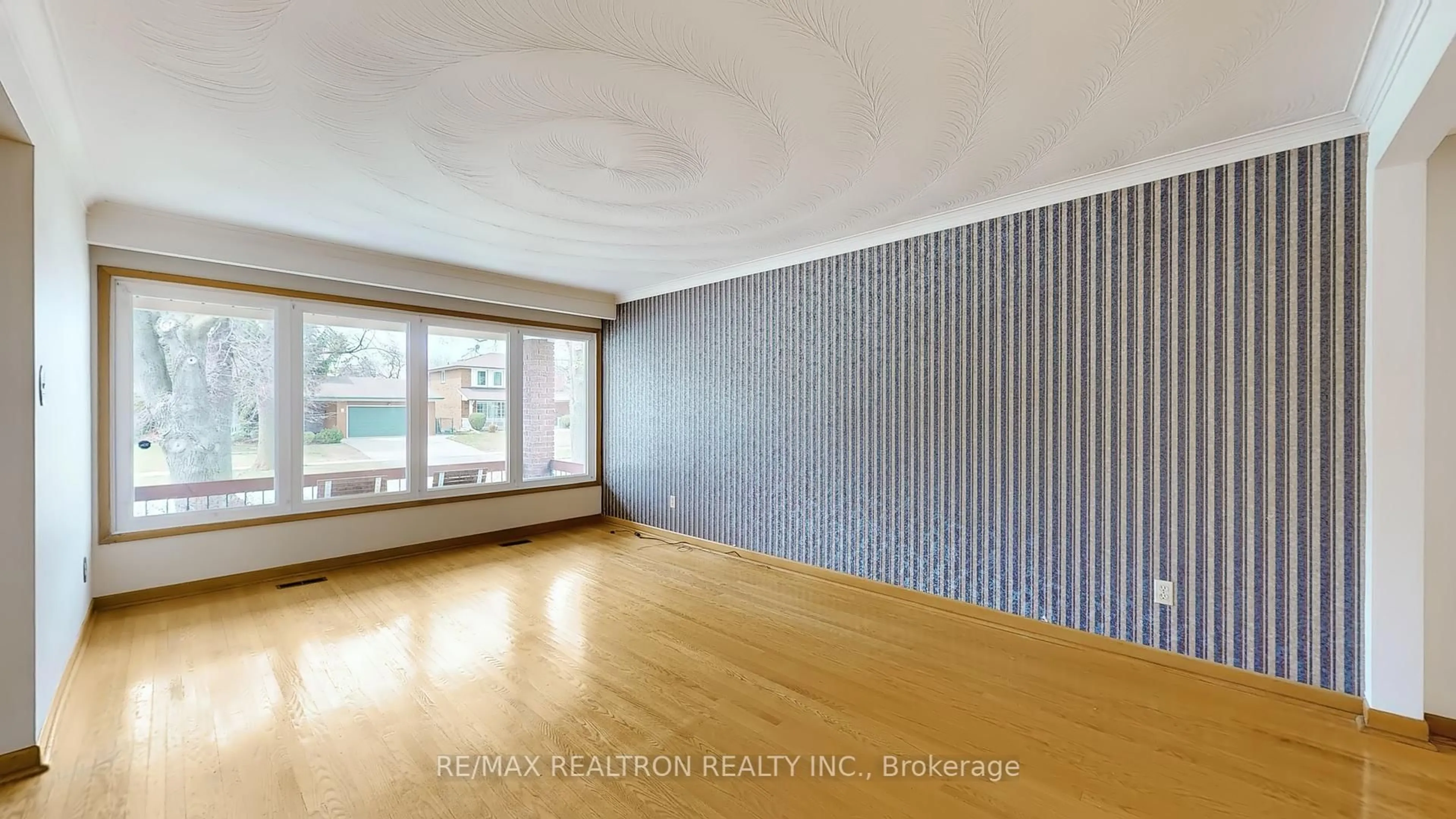 A pic of a room for 3 Taverly Rd, Toronto Ontario M2J 4E4
