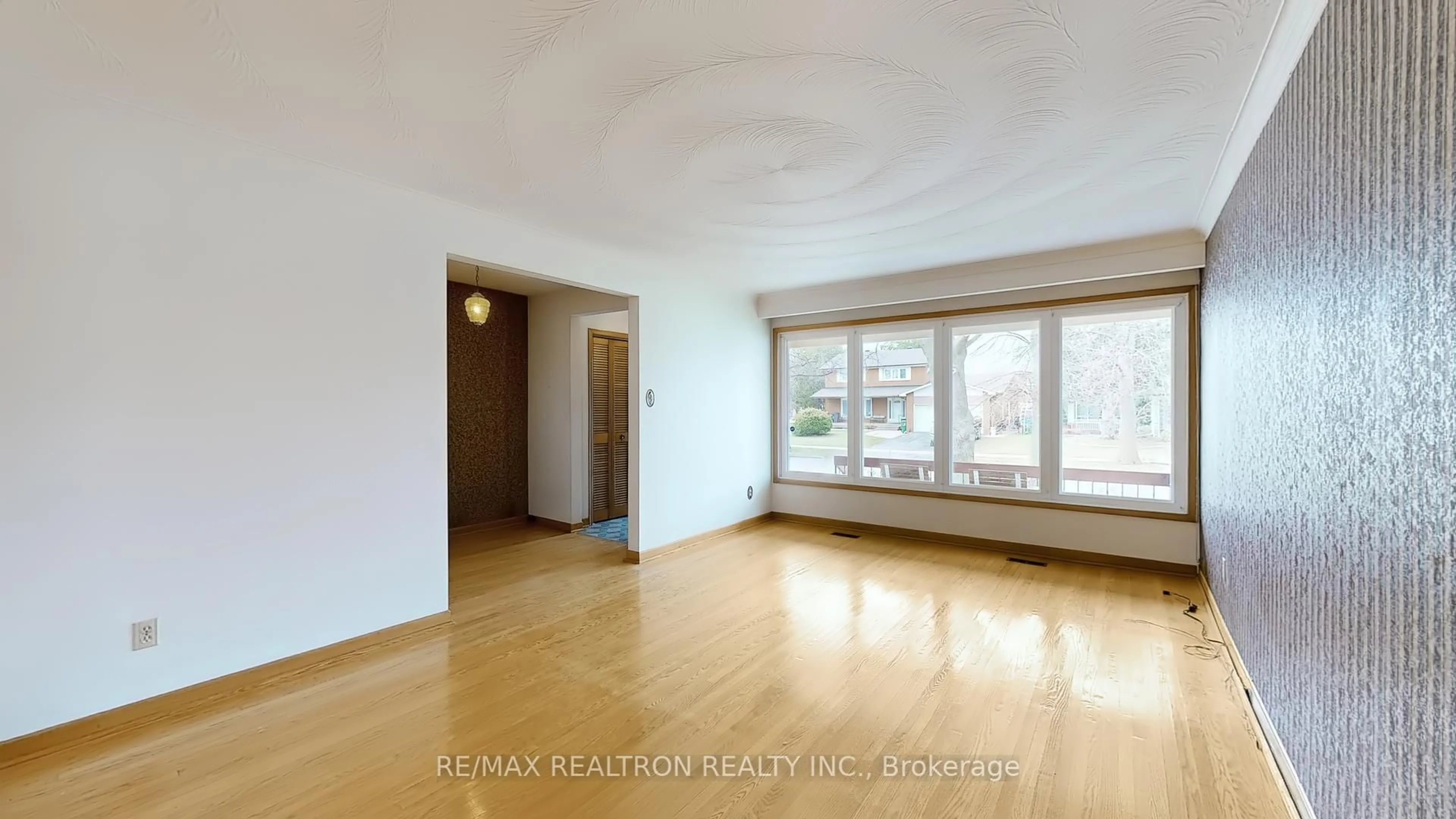 A pic of a room for 3 Taverly Rd, Toronto Ontario M2J 4E4