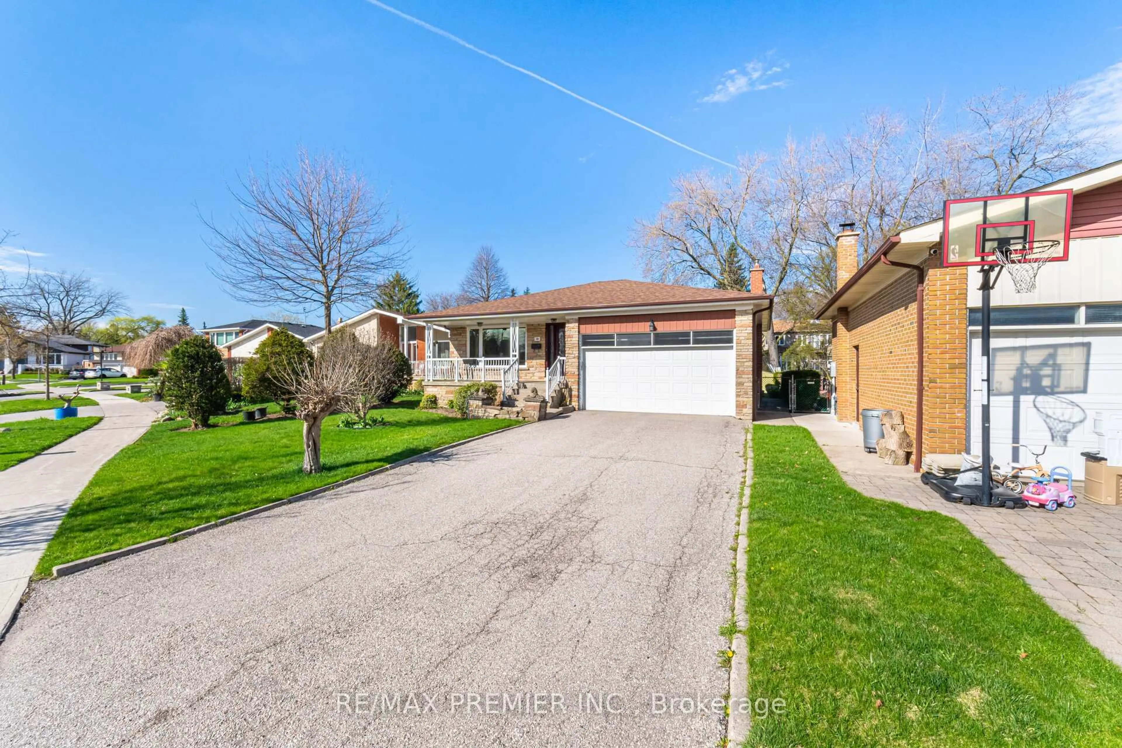 A pic from outside/outdoor area/front of a property/back of a property/a pic from drone, street for 20 Manadon Dr, Toronto Ontario M2M 1W6