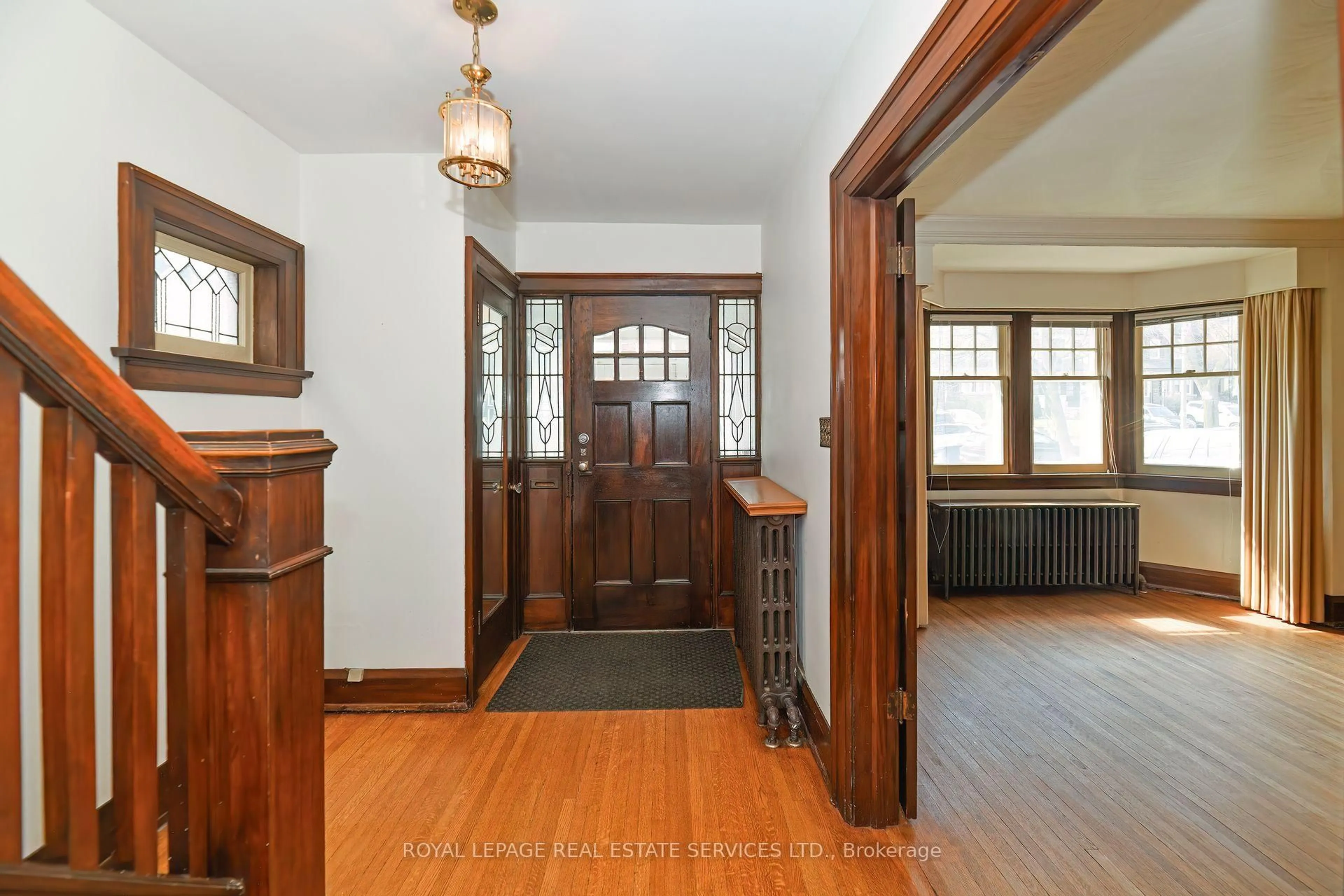 Indoor entryway for 394 St Clements Ave, Toronto Ontario M5N 1M1