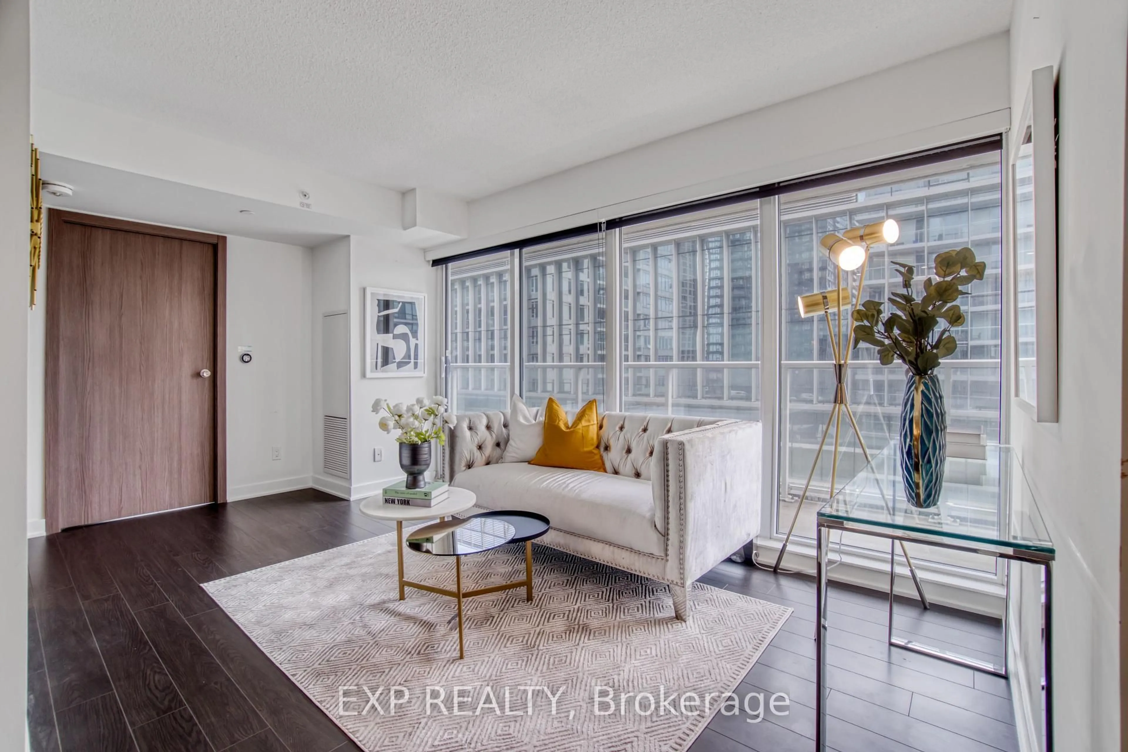 Living room with furniture, unknown for 19 Bathurst St #811, Toronto Ontario M5V 0N2