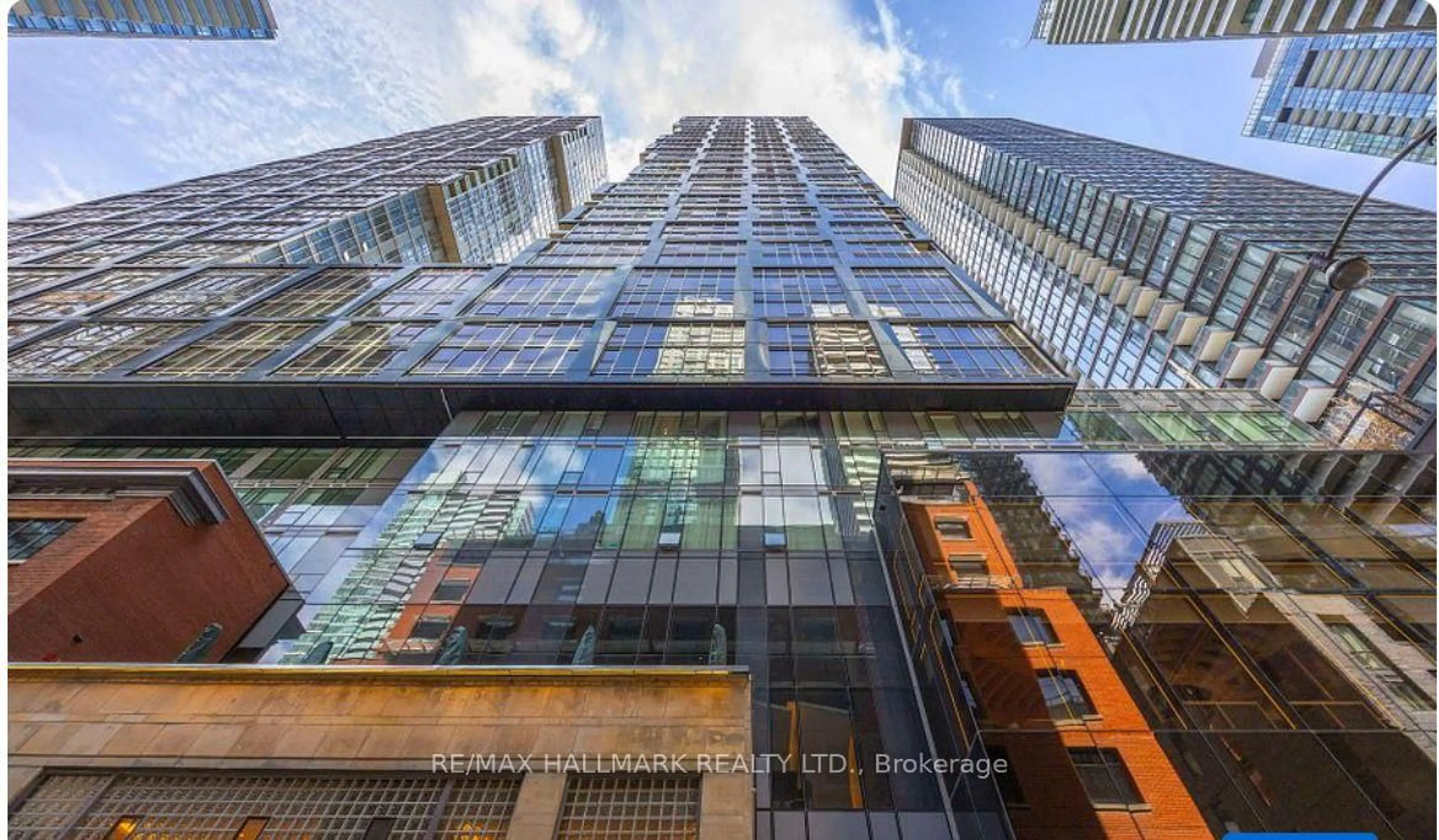 A pic from outside/outdoor area/front of a property/back of a property/a pic from drone, building for 35 Mercer St #2014, Toronto Ontario M5V 0V1