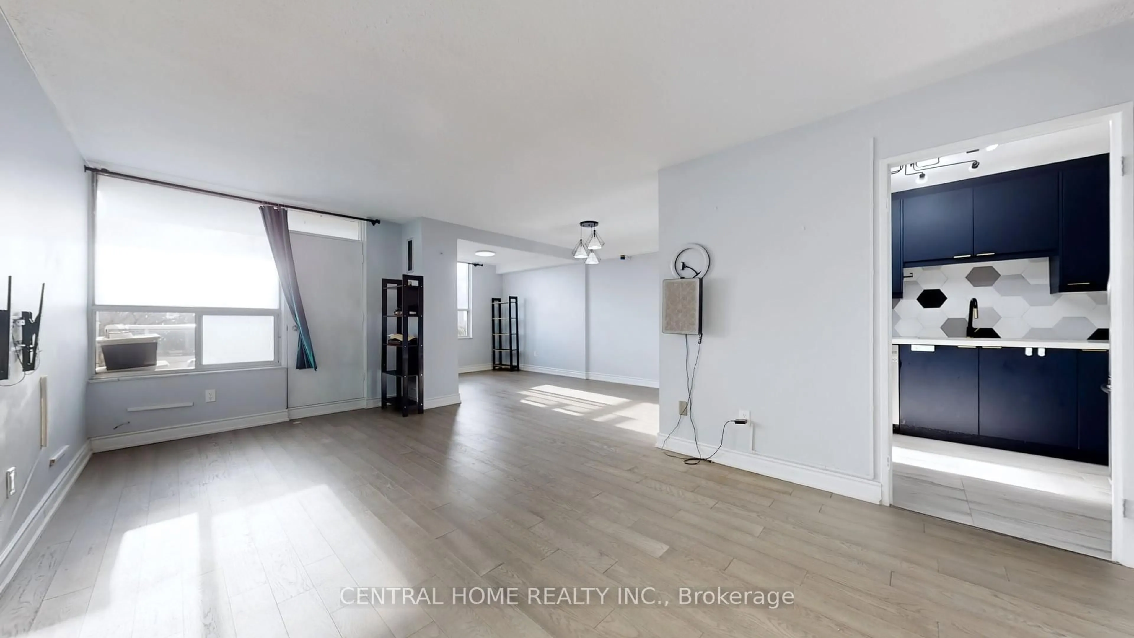 A pic of a room for 5 Shady Golfway N/A #715, Toronto Ontario M3C 3A4