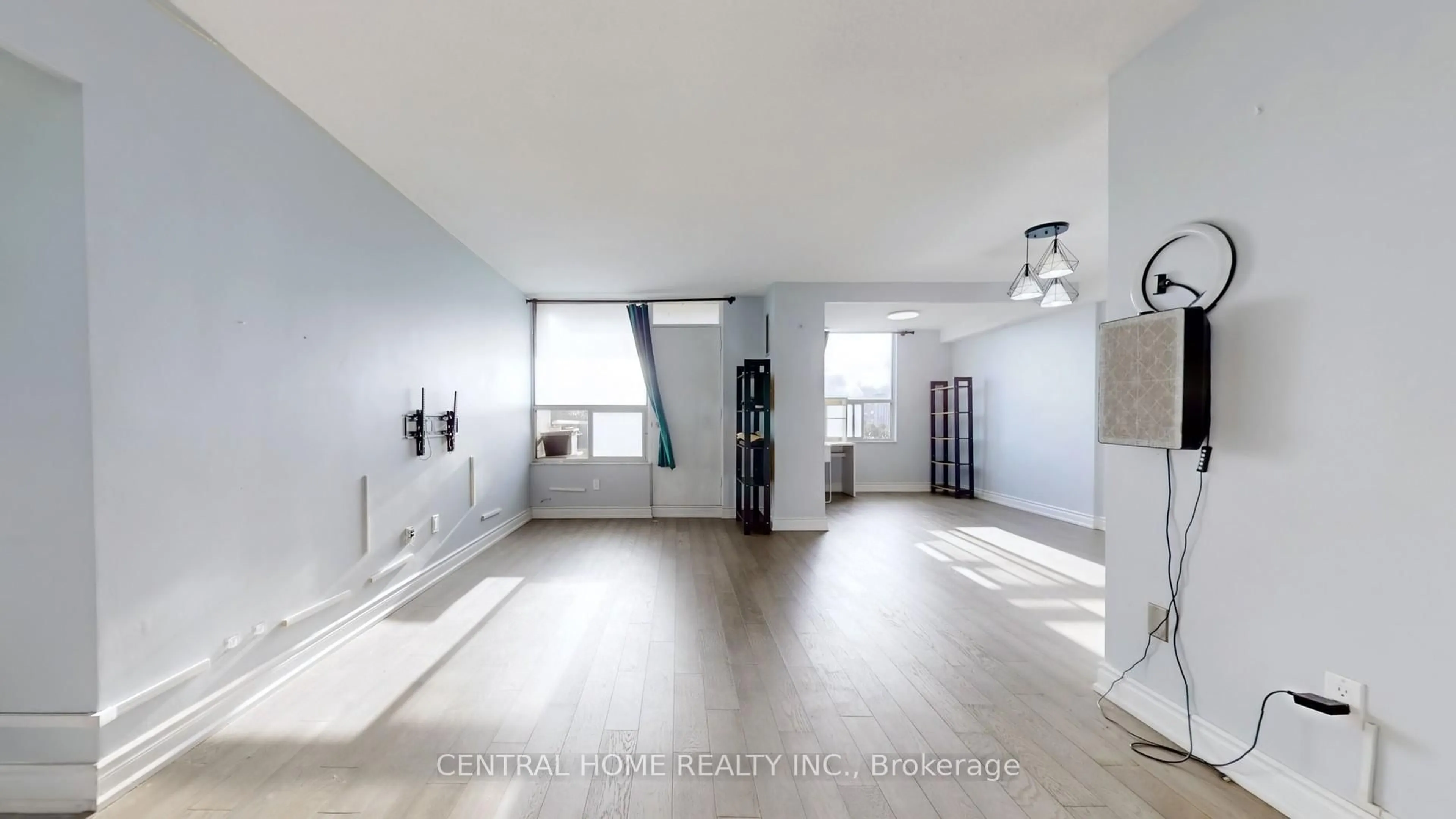A pic of a room for 5 Shady Golfway N/A #715, Toronto Ontario M3C 3A4