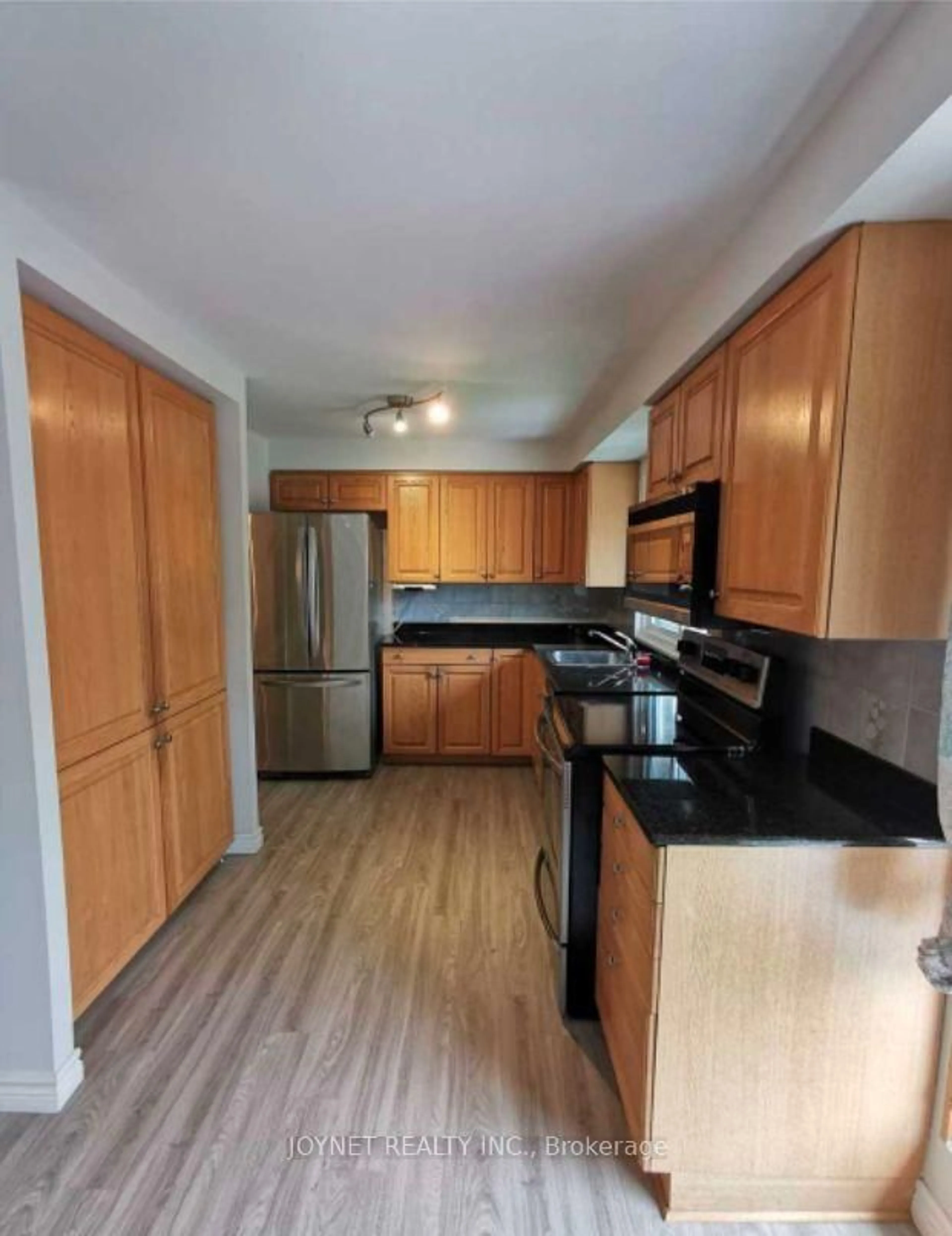 Standard kitchen, unknown for 24 Wild Briarway N/A, Toronto Ontario M2J 2L2